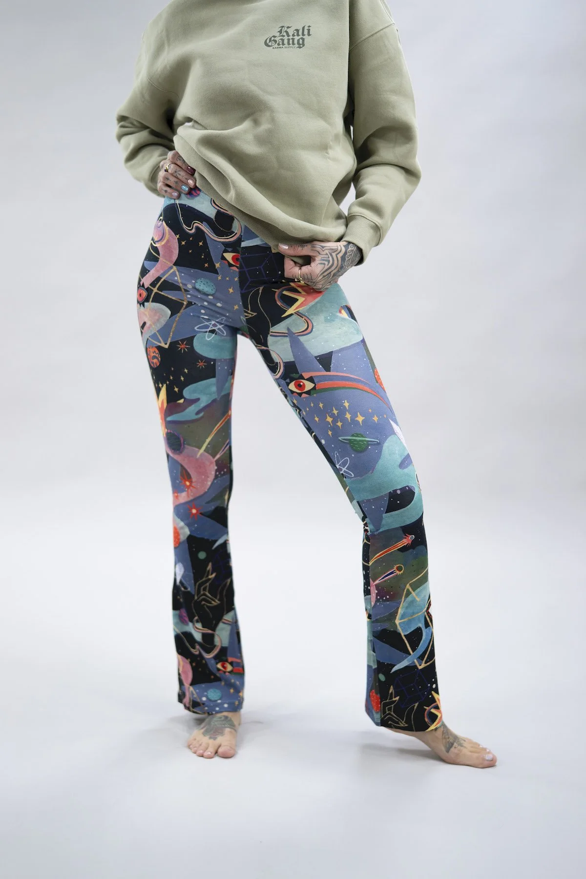 Pitaya_Cosmos Yoga Flare Pants_06364.JPG