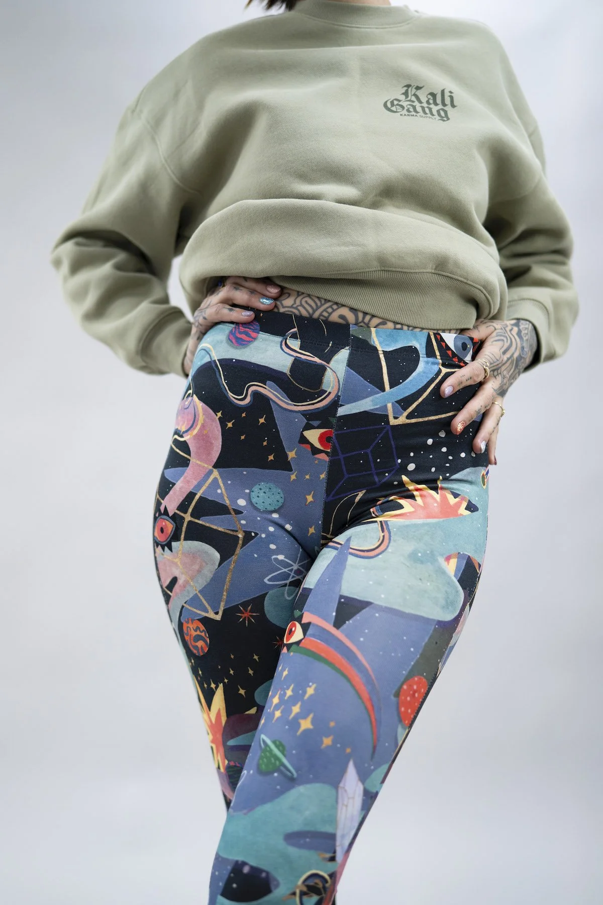 Pitaya_Cosmos Yoga Flare Pants_06383.JPG