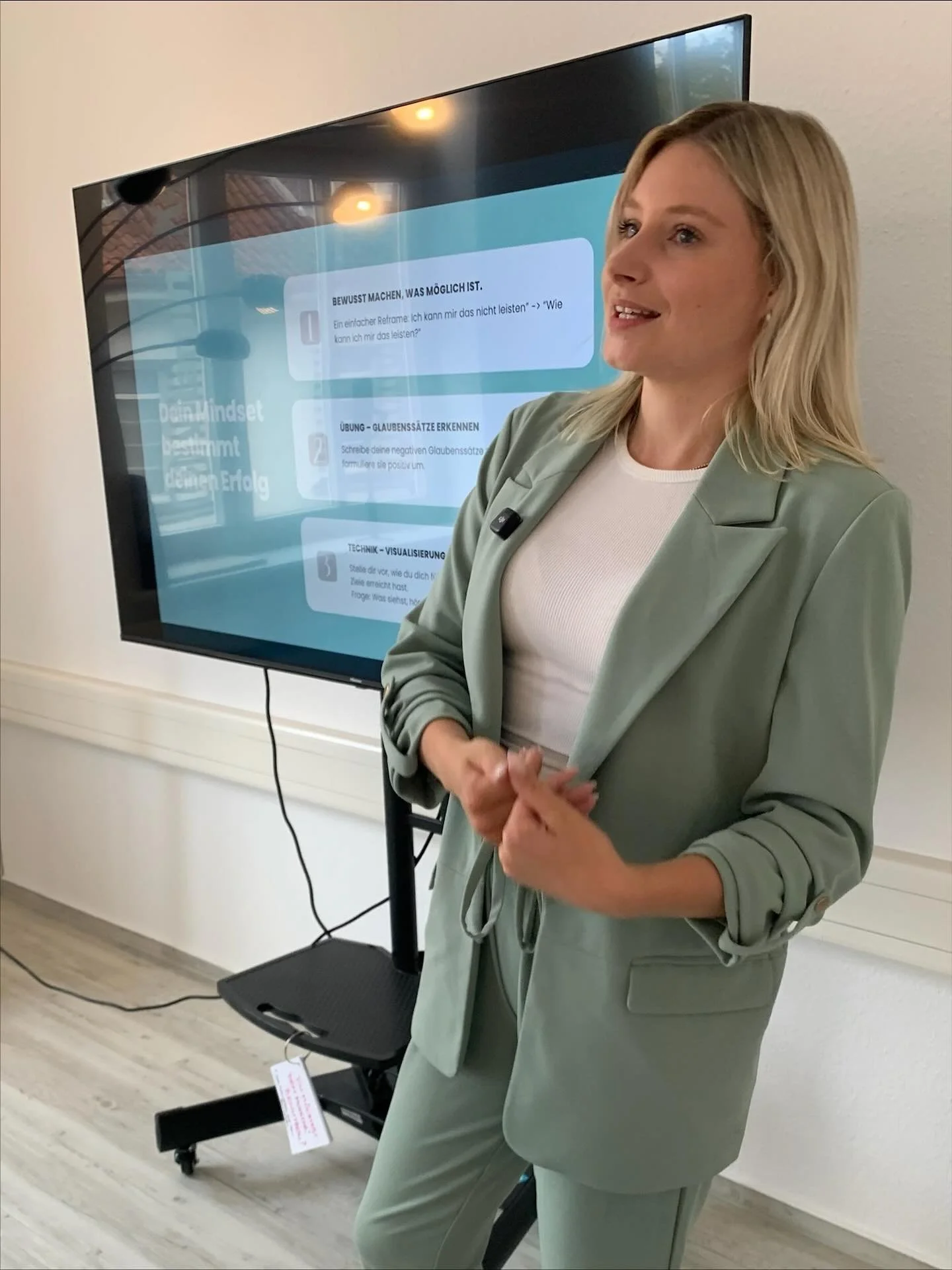 Das war qualitativ und quantitativ ein absolutes Highlight. Kimberly Elsholz brach gestern mit unseren Tabus. &Uuml;ber Geld sollte man n&auml;mlich doch sprechen. Oder zumindest klar bekommen, wof&uuml;r man was erreichen m&ouml;chte. 
Viele gute Ha