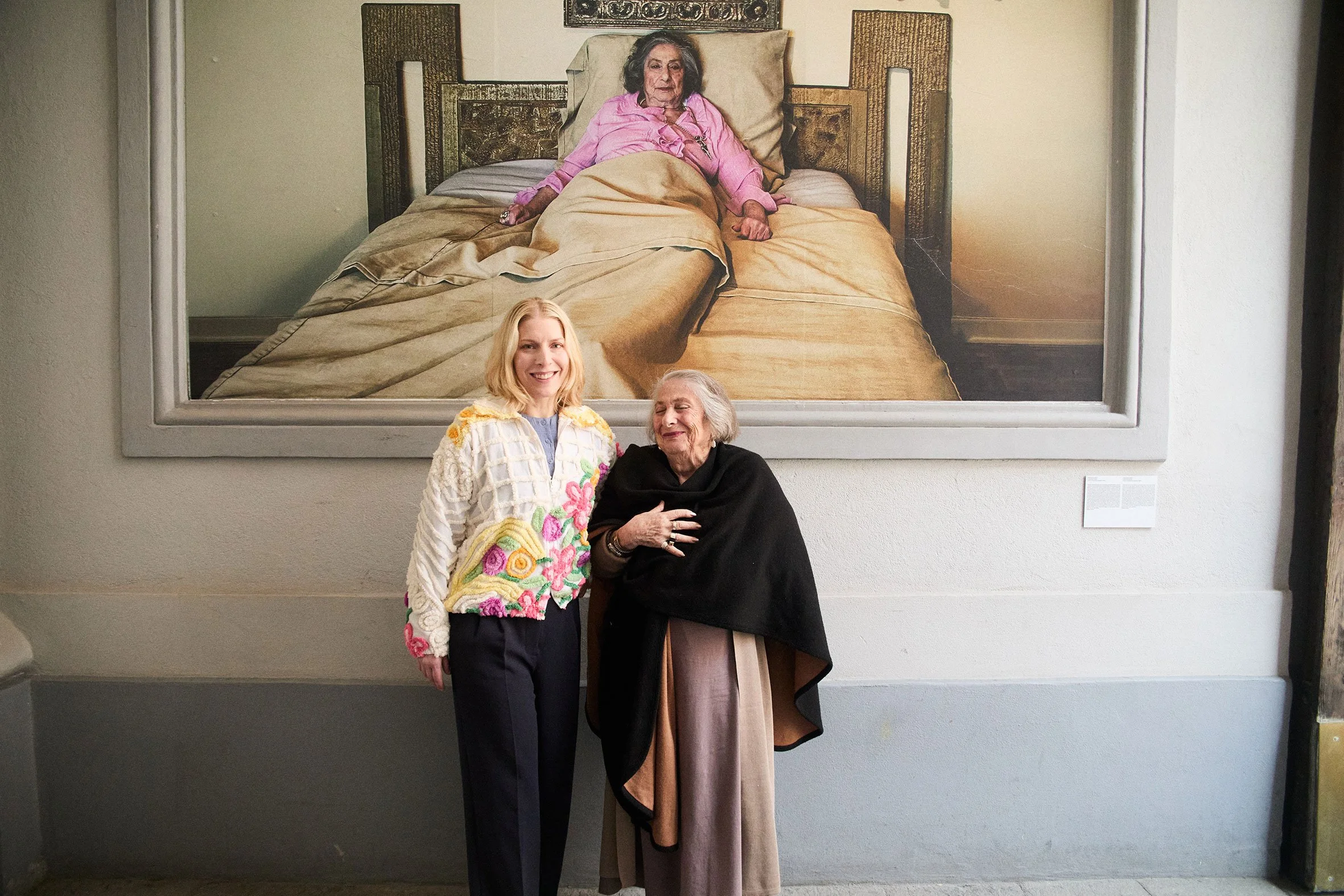 Artists and grandmother-granddaughter duo Allison Katz and Edna Katz Silver at Gió Marconi, Milan, for the exhibition Foundations: Allison Katz – With Edna Katz Silver. Photo: Luisa Pagani.