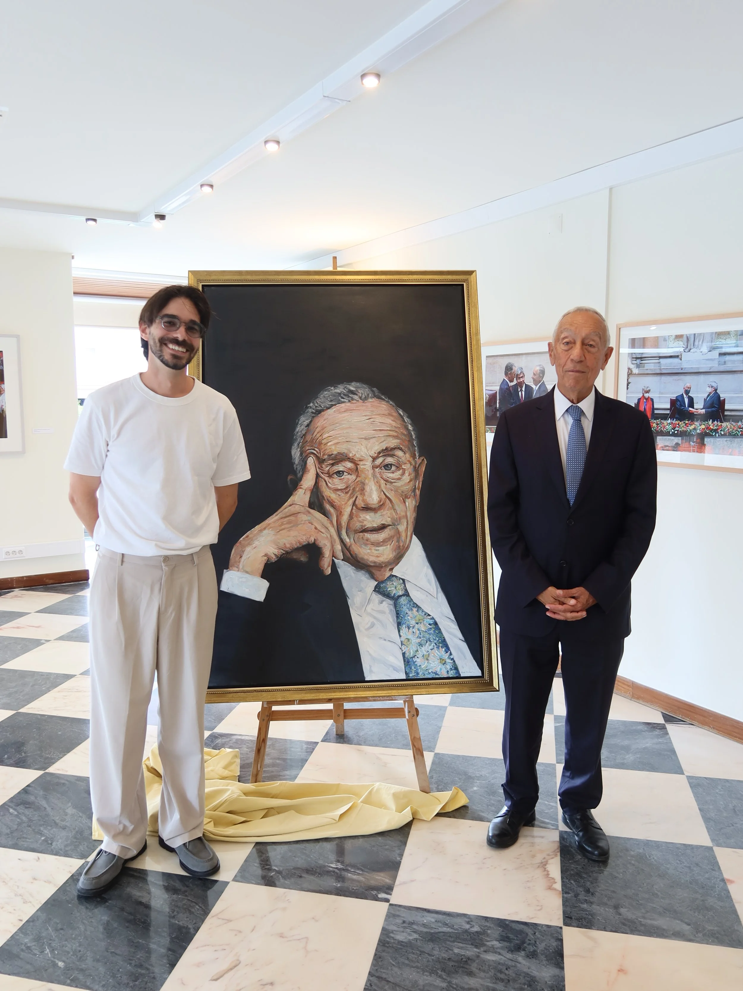 Presidente Marcelo Rebelo de Sousa com retrato Gus Romano. Presidente de Portugal pintura a oleo sobre tela
