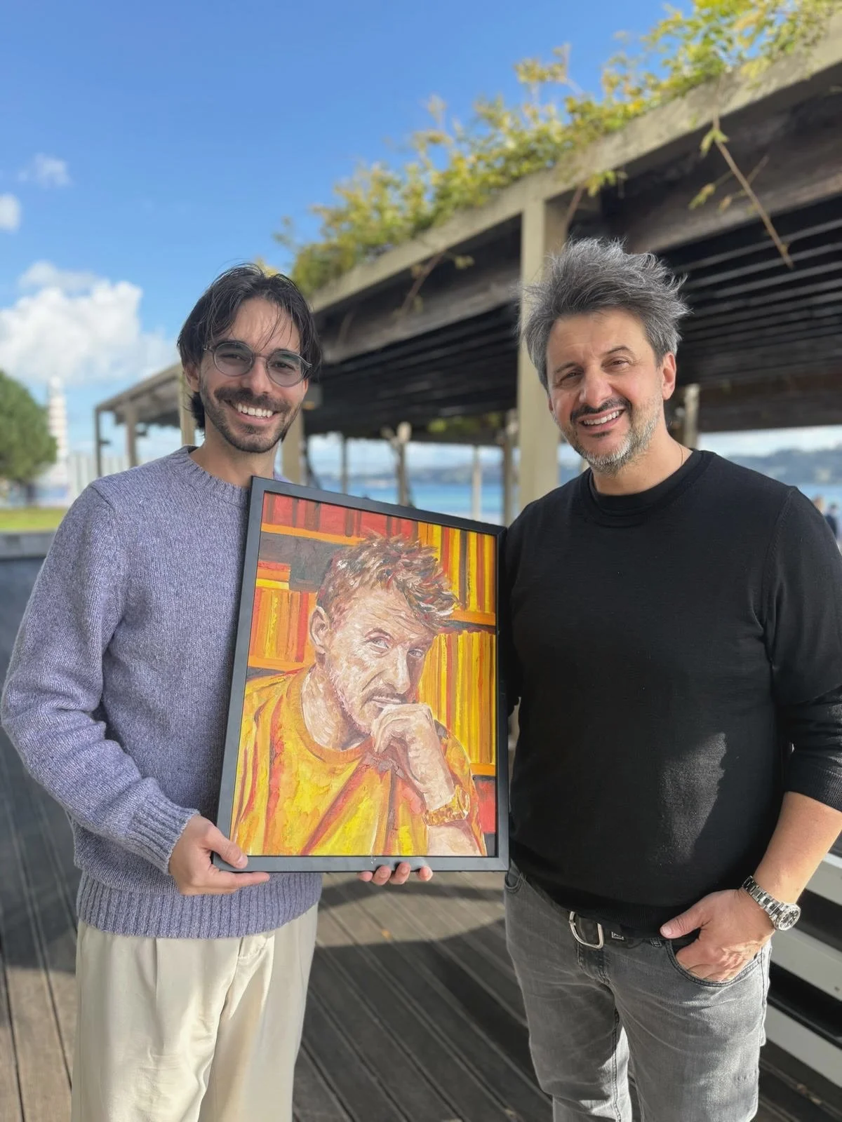 H&aacute; encontros especiais.
Entreguei o retrato que pintei do maestro @ruimassenamaestro um dos artistas que mais tenho admirado pela forma como transforma sil&ecirc;ncio em emo&ccedil;&atilde;o.

Conhecer o Rui j&aacute; seria especial.
Mas conhe