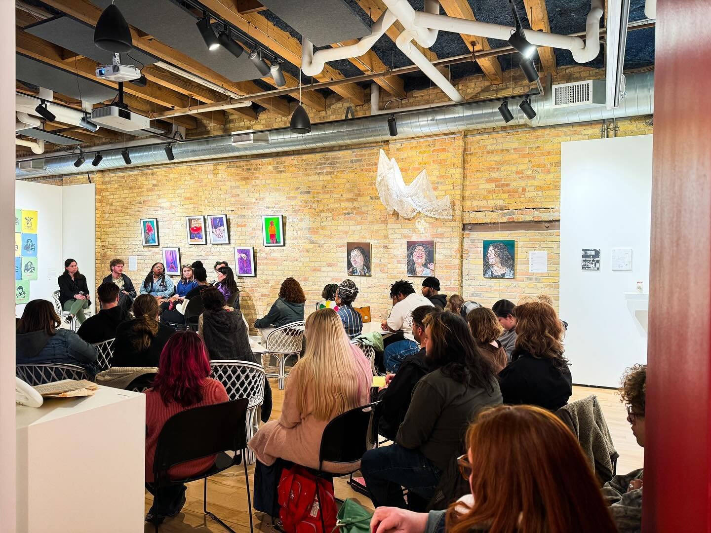 HUB pic of the day ✍🏽

#HUBpicoftheday

Artist First.

Leaders from local arts organizations discussed what support and mentorship opportunities exist in Milwaukee, and how we can expand our support for artists. 

Panelists included: 
Alayna N. Pern