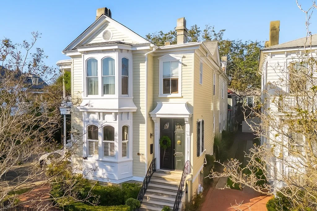 SOLD ✨ 152 Broad Street B, Charleston, SC, 29401

It was an honor to represent the seller of this stunning, fully renovated historic home in the heart of Downtown Charleston earlier this year.&nbsp;Every inch of this property was thoughtfully restore