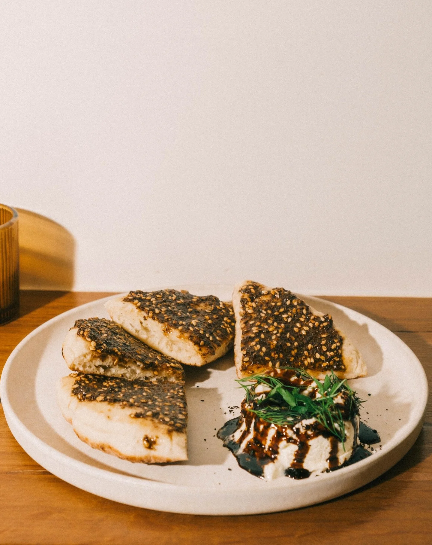 Did you know our wine bar has its own evening menu? 🍷

Here&rsquo;s a taste:

✨ Whipped feta with honey&ndash;tamarind drizzle + za&rsquo;atar pita 
🍄 Miso&ndash;tahini mushroom toast
🥗 Herby baby greens with avocado, pistachio, breadcrumbs + tang
