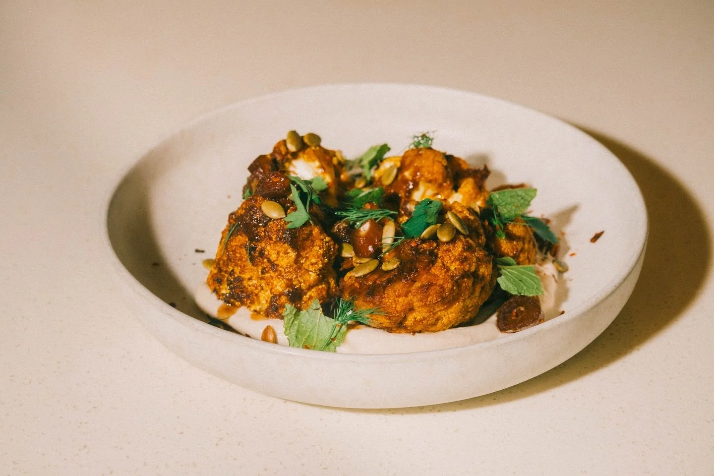🍽️ Now that the temps are dropping is the perfect time to try our hearty roasted cauliflower with whipped tahini, chopped dates, toasted pumpkin seeds, pomegranate molasses and a whole lotta herbs! 

🍷 Pairs great with an earthy red 😋

🌚 On our e