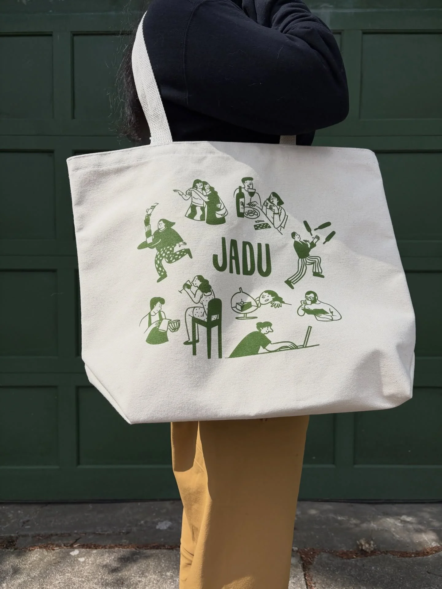 Fam! We&rsquo;ve got totes! 
Perfect for picnics, groceries, beach days and reppin&rsquo; your fave cafe/wine bar around town <3 
We did a trial run of 25 so come and get em before they run out! (But also, we&rsquo;ll make more, so really, the sta