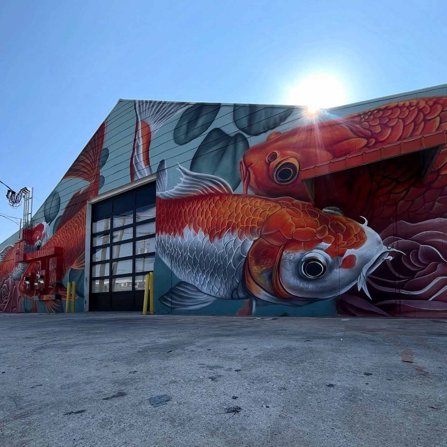4307 Willow Springs - west wall : Mural by @mendoza.creates 

Amazing as usual, thanks for adding some zen to the area 🐠🐟