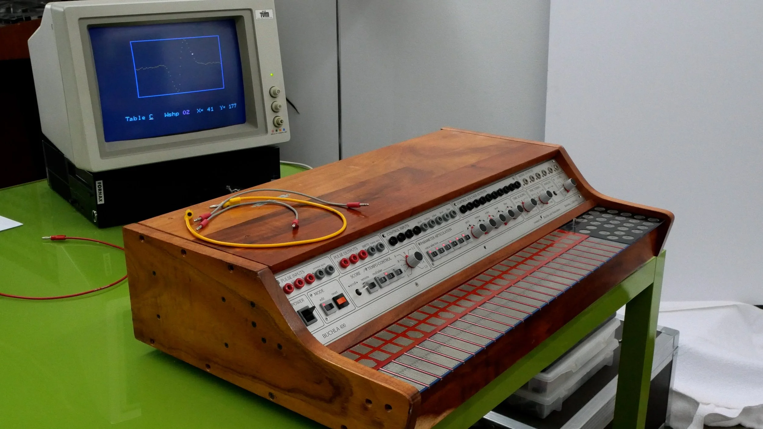 語学・辞書・学習参考書 Handbook of Distributed Feedback Laser Timbre + Nonlinear Digital Waveshaping — The Buchla Archives