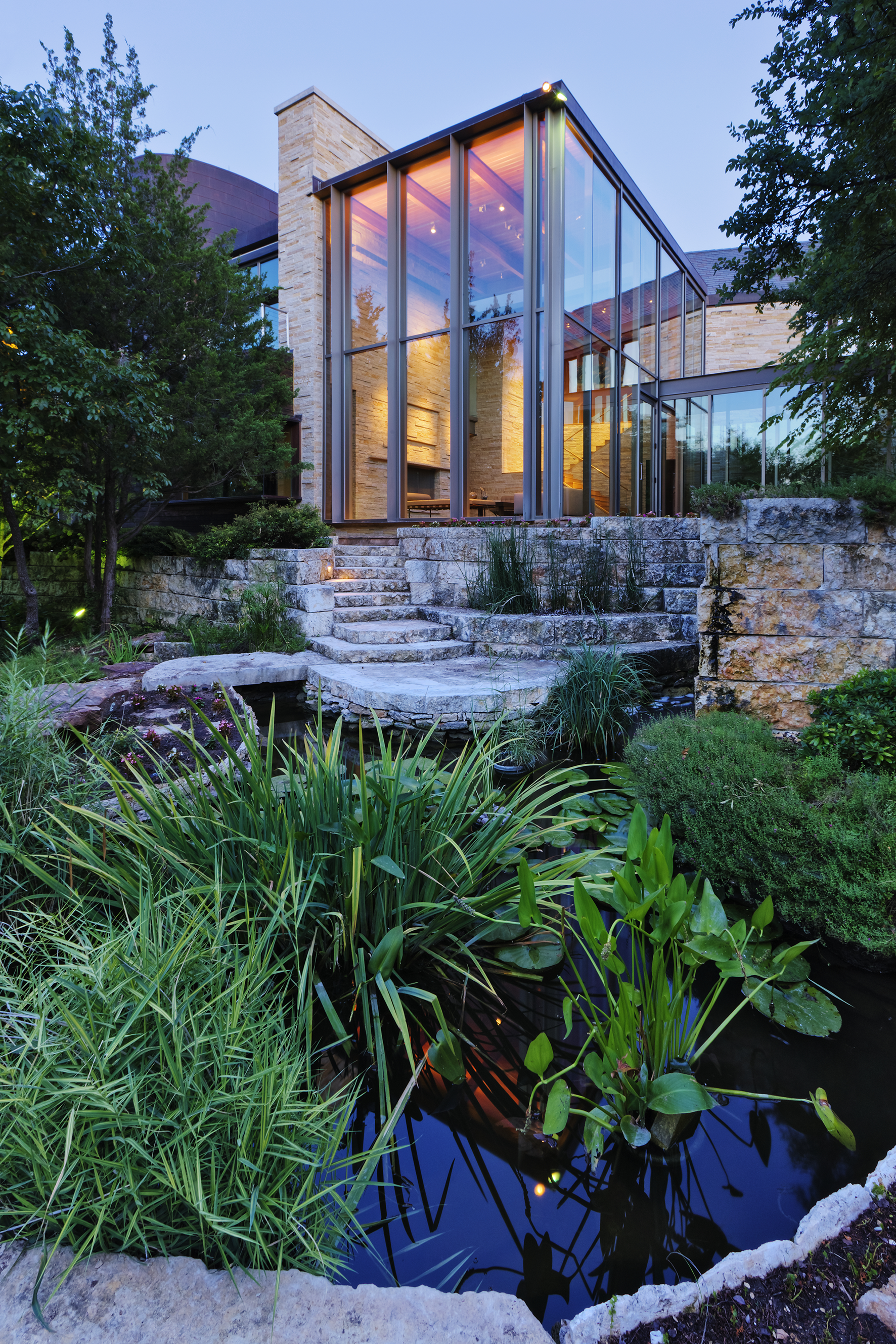 luxury-home-garden1.png