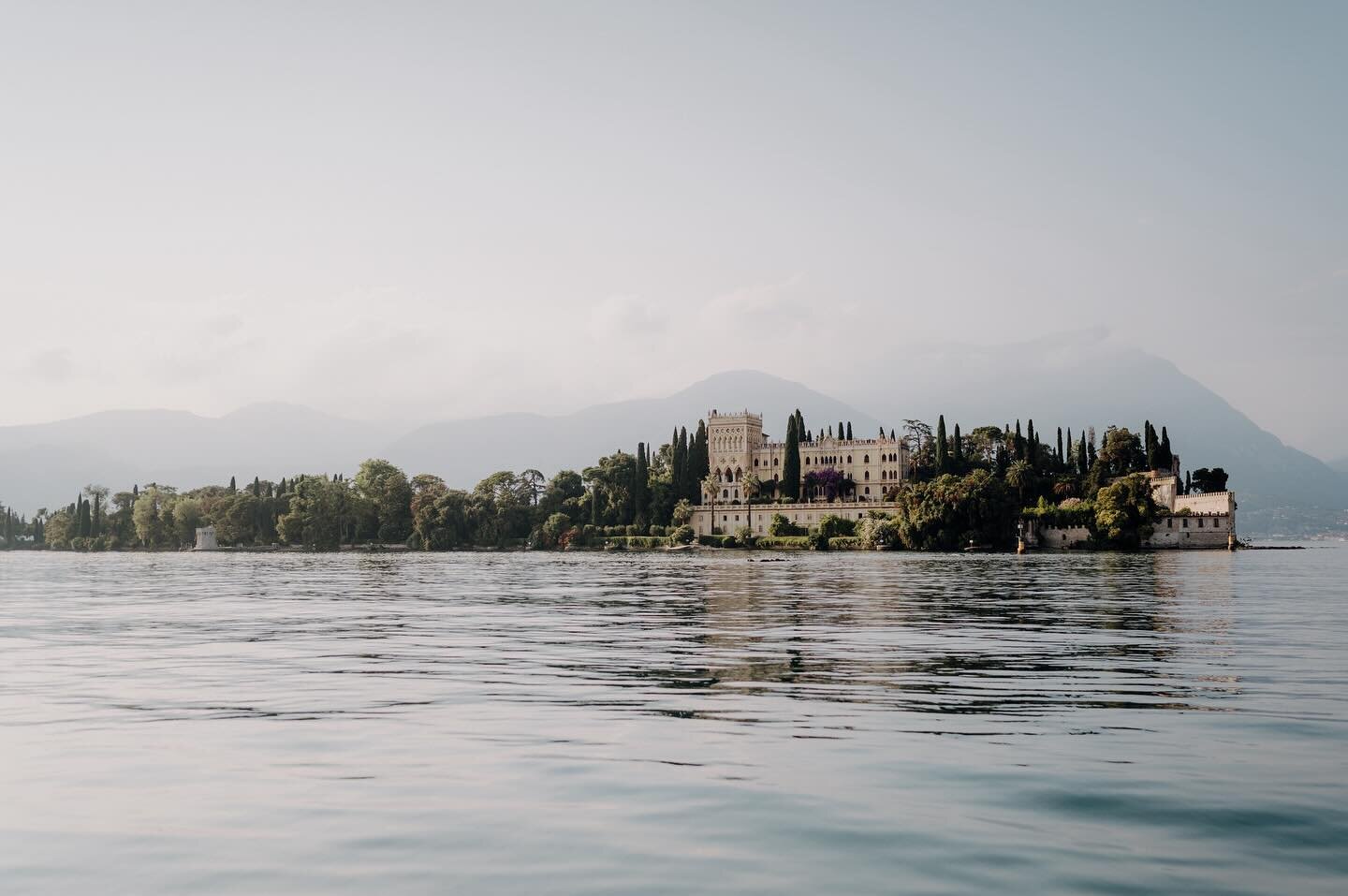 dreaming of summer weddings in italy 💭✨

#lovestory #hochzeit #mrandmrs #hochzeit2024 #bride2024 #bridetobe #theysaidyes #hochzeitsfotograf #hochzeitsfotografie #weddinginspiration #weddingphotography #loveisintheair #brautstrauss #brautstraussliebe