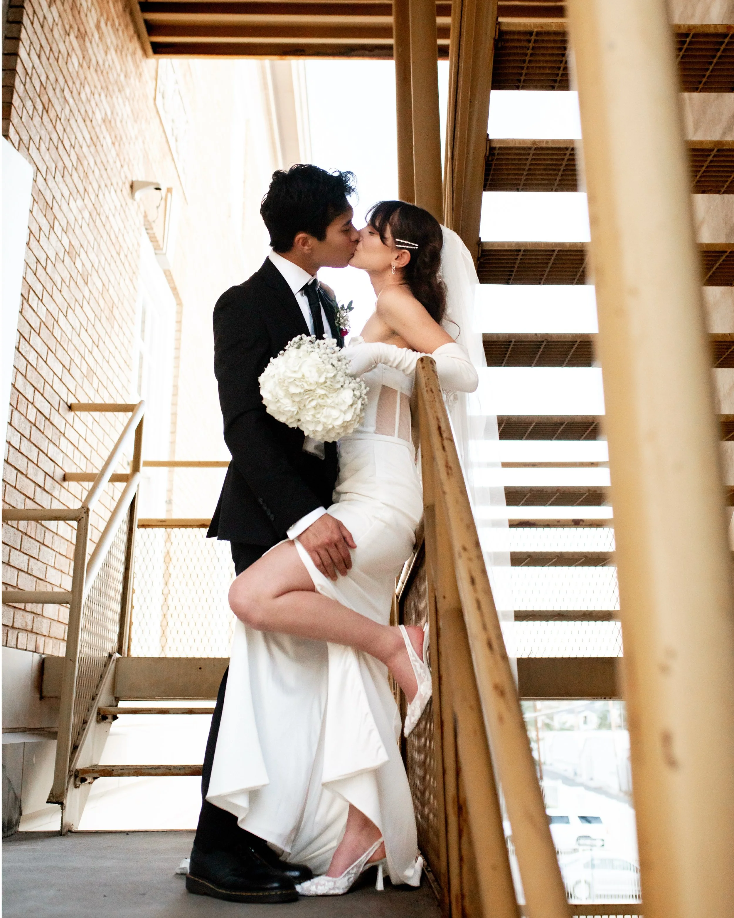 I was recently contacted by @finestweddingsaz to share some photos from one of my fall weddings for a feature of @federalvenue, so I figured I should share them here too ☺️

The Federal is an iconic gem of a location in downtown Prescott! It&rsquo;s 