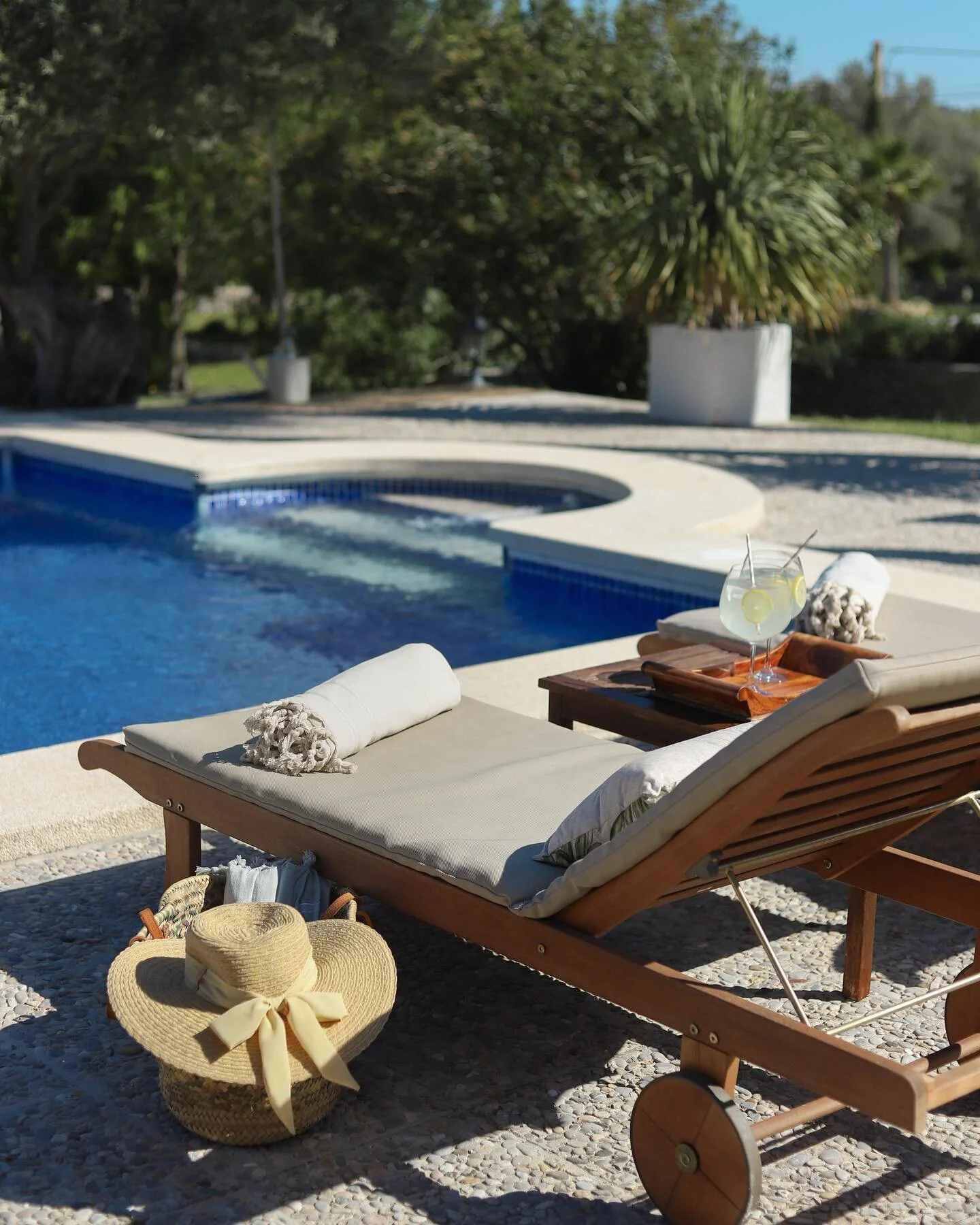 Looking for the perfect place to soak up the sun and cool off this summer? Look no further than our beautiful pool at Finca Can Guillo! ☀️🌊

Located in the heart of stunning countryside, our pool is the perfect place to relax and unwind. Whether you