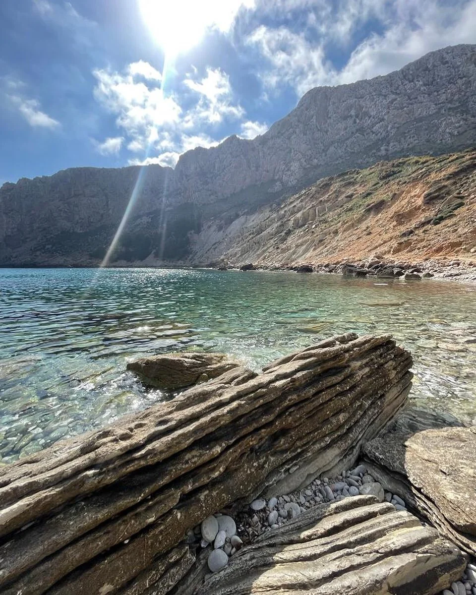 If you're looking for a hidden gem in Mallorca, then look no further than Cala Boquer. This secluded bay is surrounded by stunning cliffs and crystal-clear waters, making it the perfect spot for a peaceful day trip 🌊

The hike to Cala Boquer is just