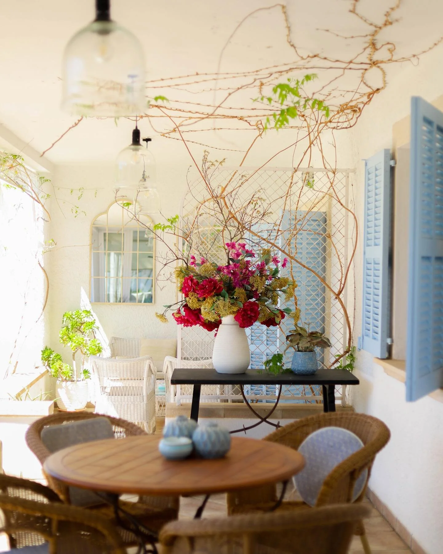Relaxation never looked so good! Our Villa Can Llompart in Port de Pollensa offers the perfect spot to unwind and soak up the sun in style. This cozy and beautifully designed sitting area is just one of the many stunning details you'll find throughou