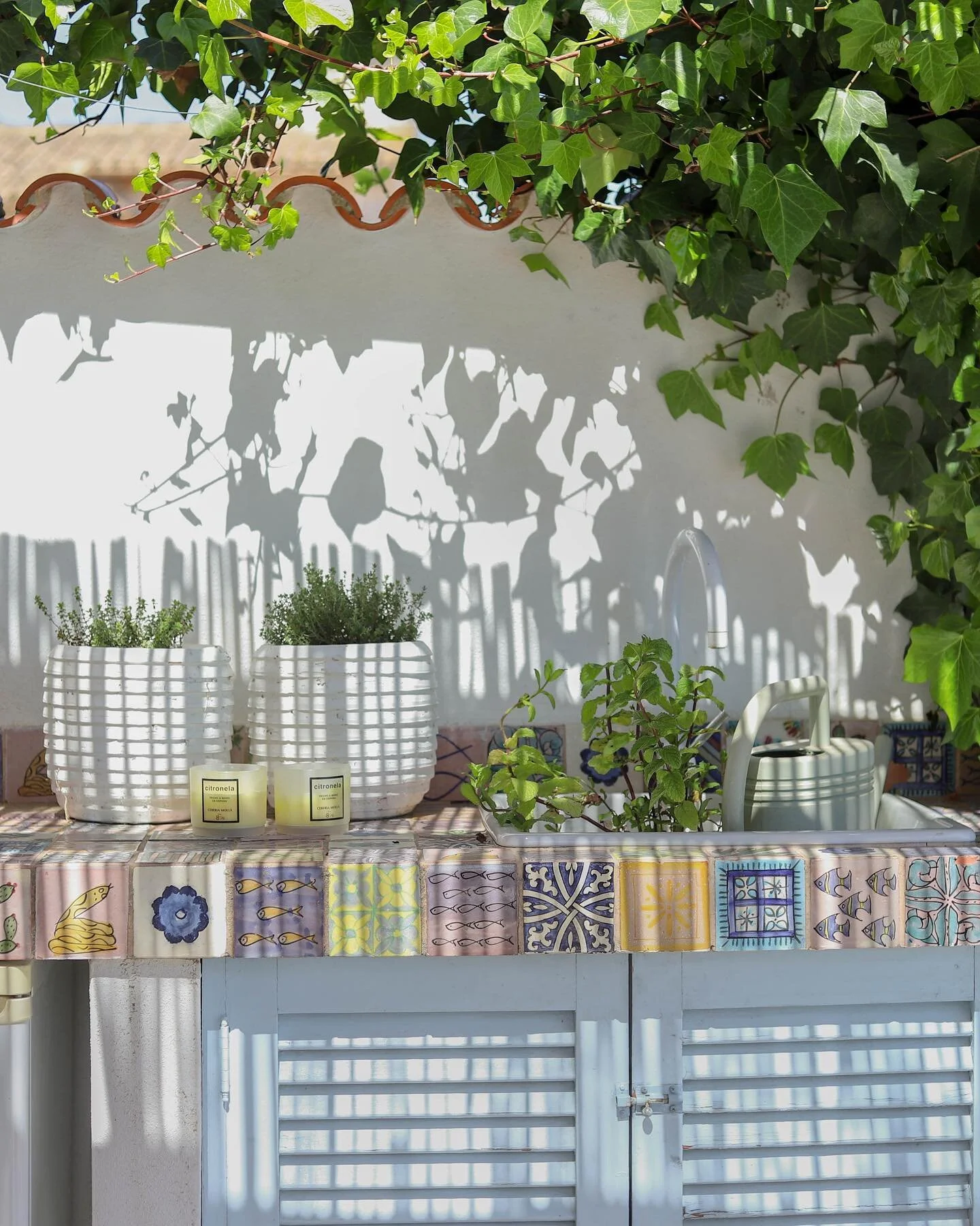 🌞☀️ Planning a BBQ night under the stars? Look no further than our properties in Pollensa! Both our Finca Can Guillo and Villa Can Llompart come equipped with outdoor grilling and cooking facilities, as well as ample seating for your dining experien