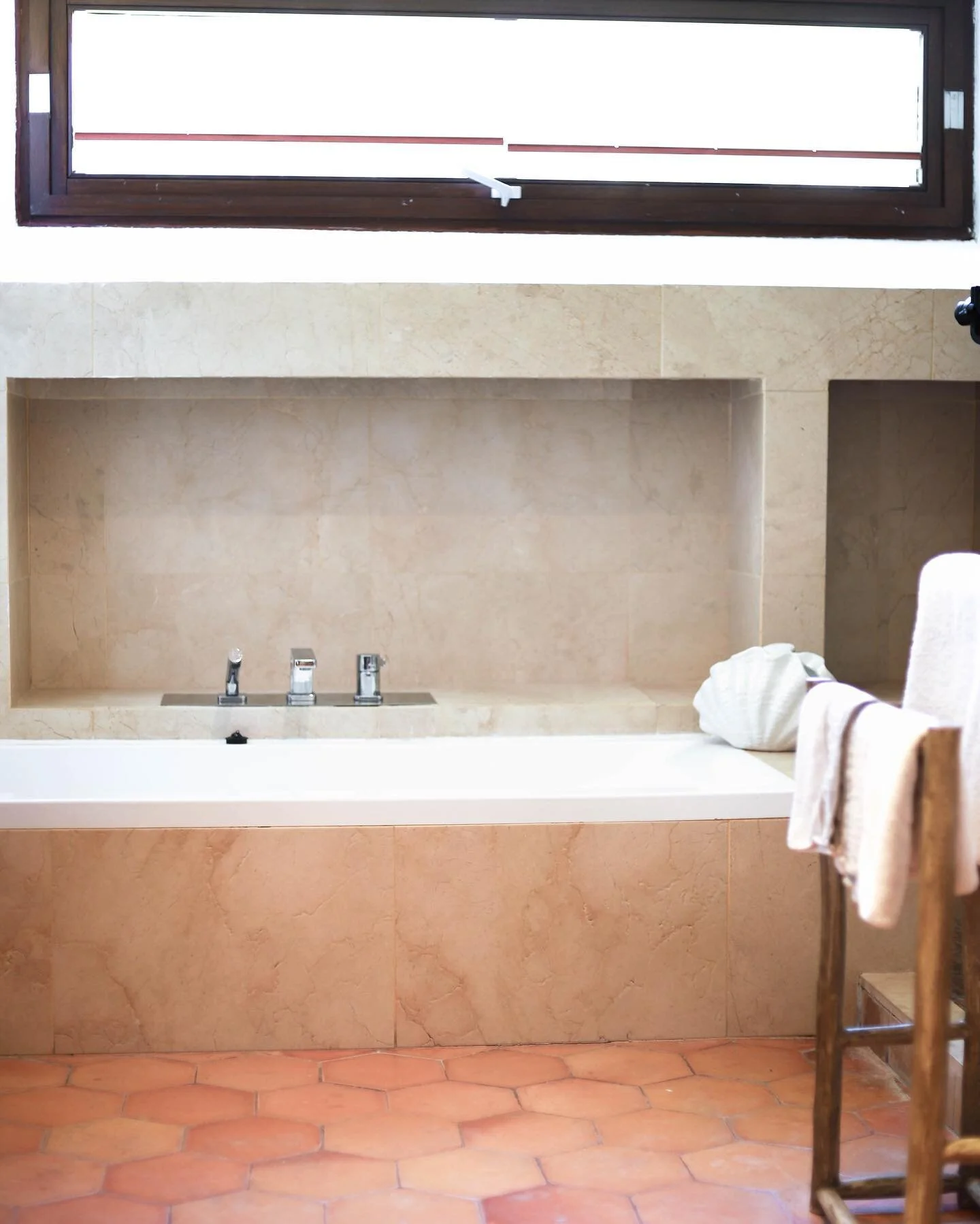 Take a relaxing bath and enjoy and unwind. The beautiful bathtub in our Finca Can Guillo in Pollensa is perfect for this! #pollensa #puertopollensa #mallorca #travel #holiday #fincamallorca #mallorcafinca #rentalmallorca #rental #fincapollensa #polle