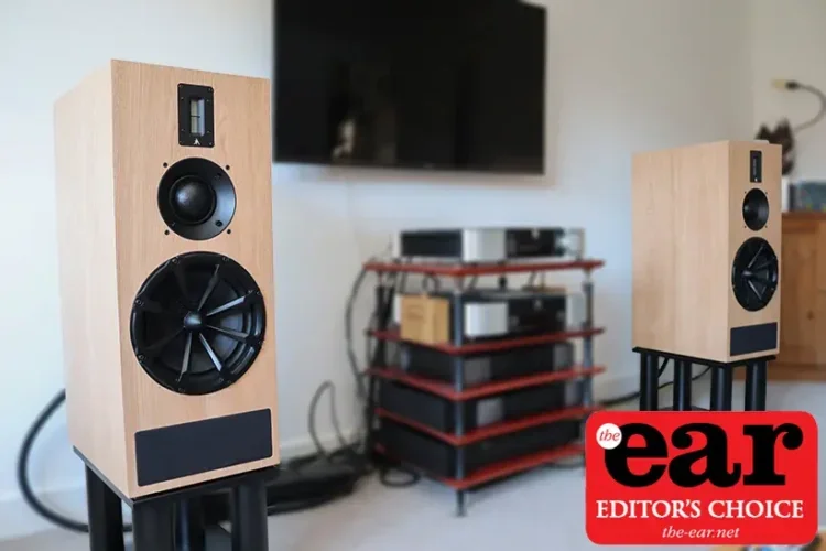 The K200 scoops up an Editors Choice award from The Ear.