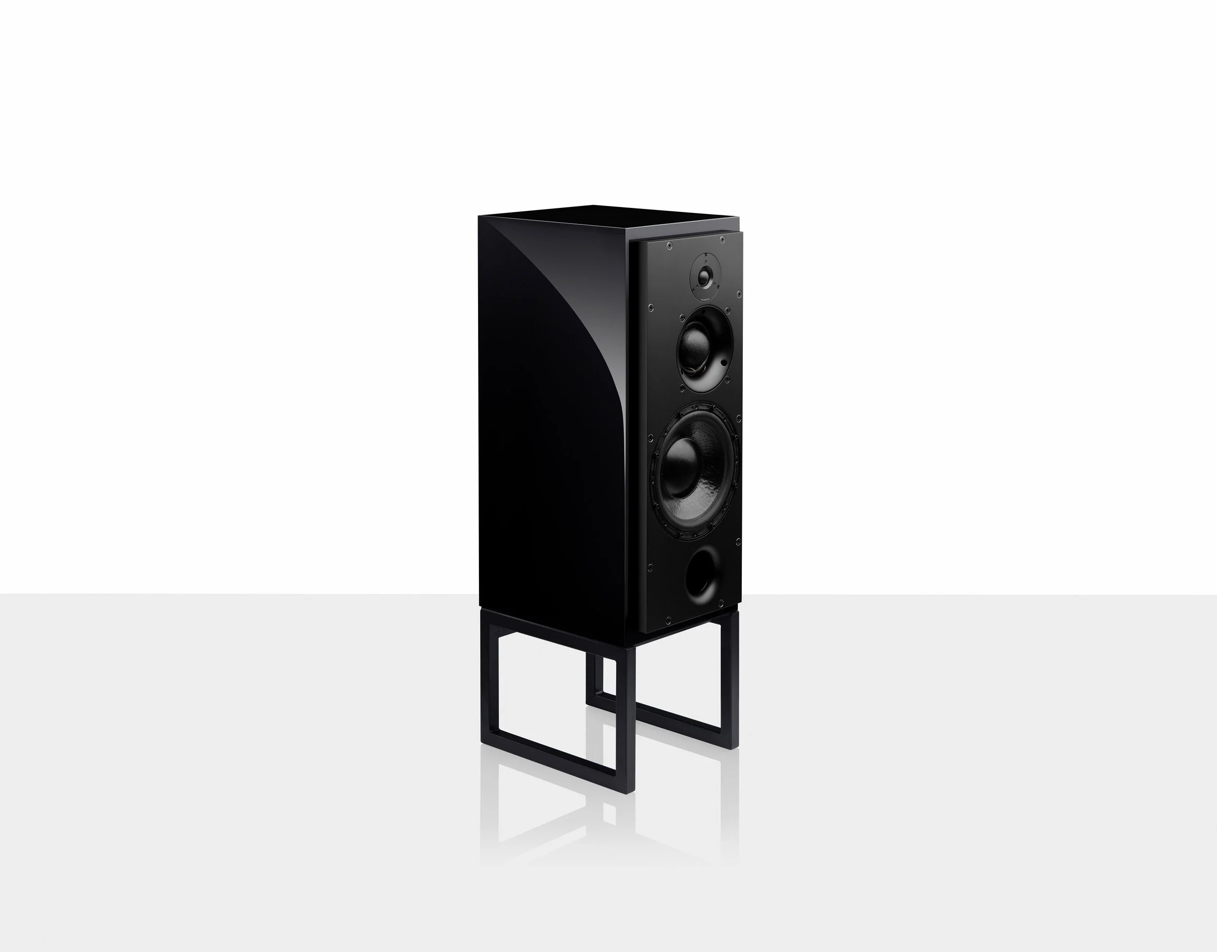 SCM50 Classic PIano Black - Reflection - Low Res.jpg