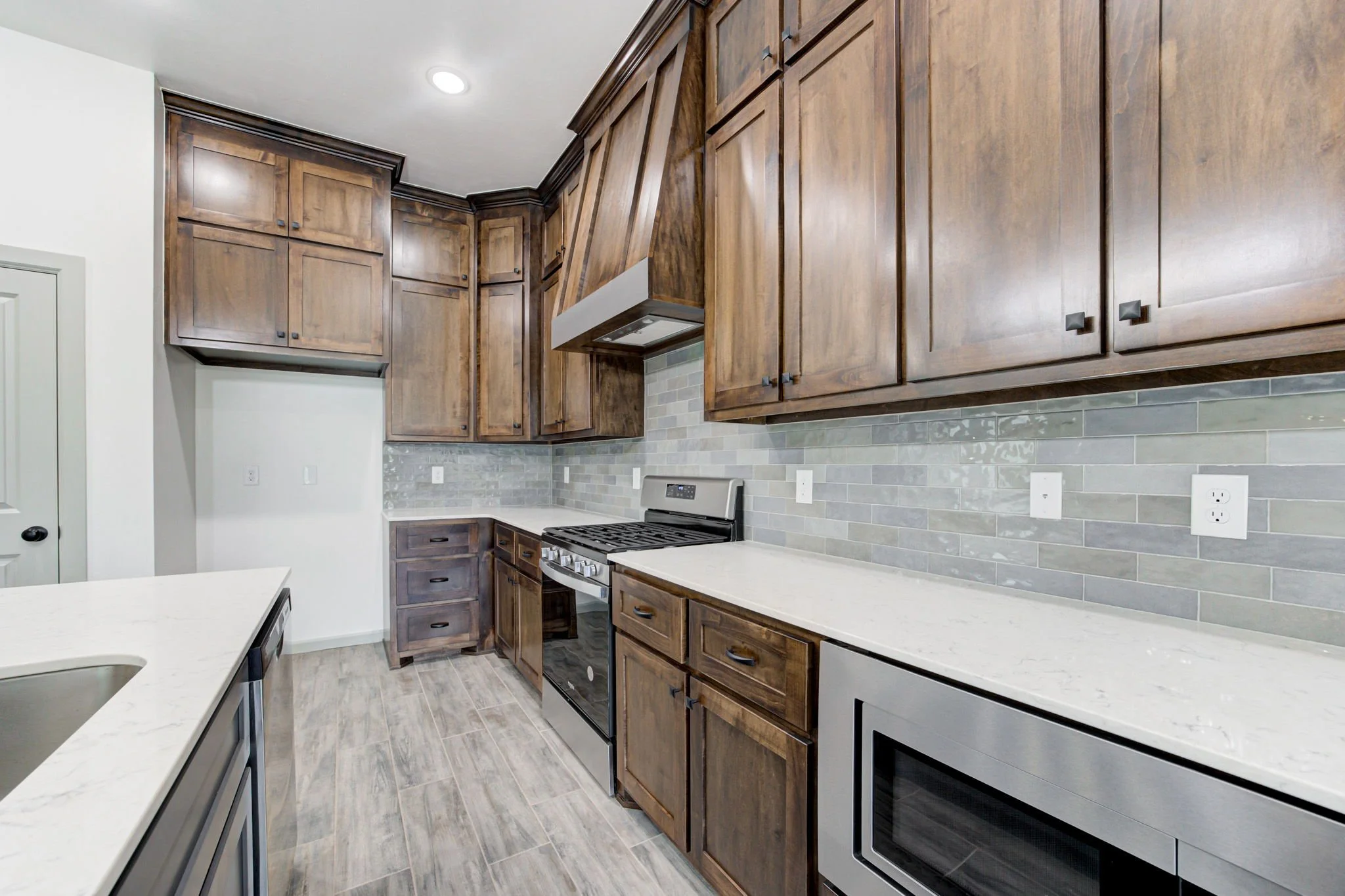 19-web-or-mls-215 firethorn way-19.jpg