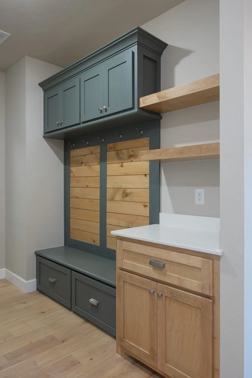 60-web-or-mls-1135 valley view ln-60.jpg