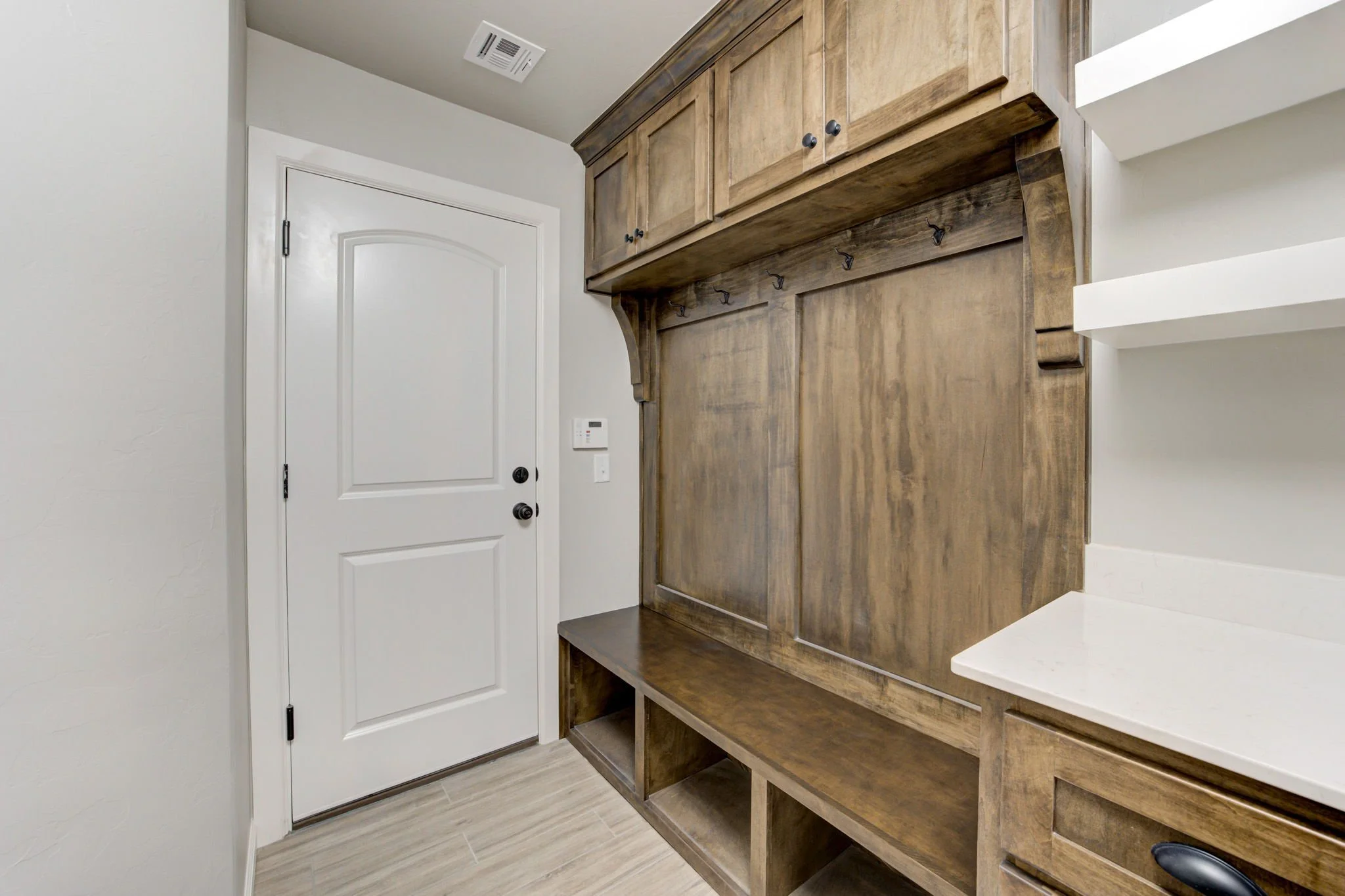 41-web-or-mls-560 hackberry ln-41.jpg