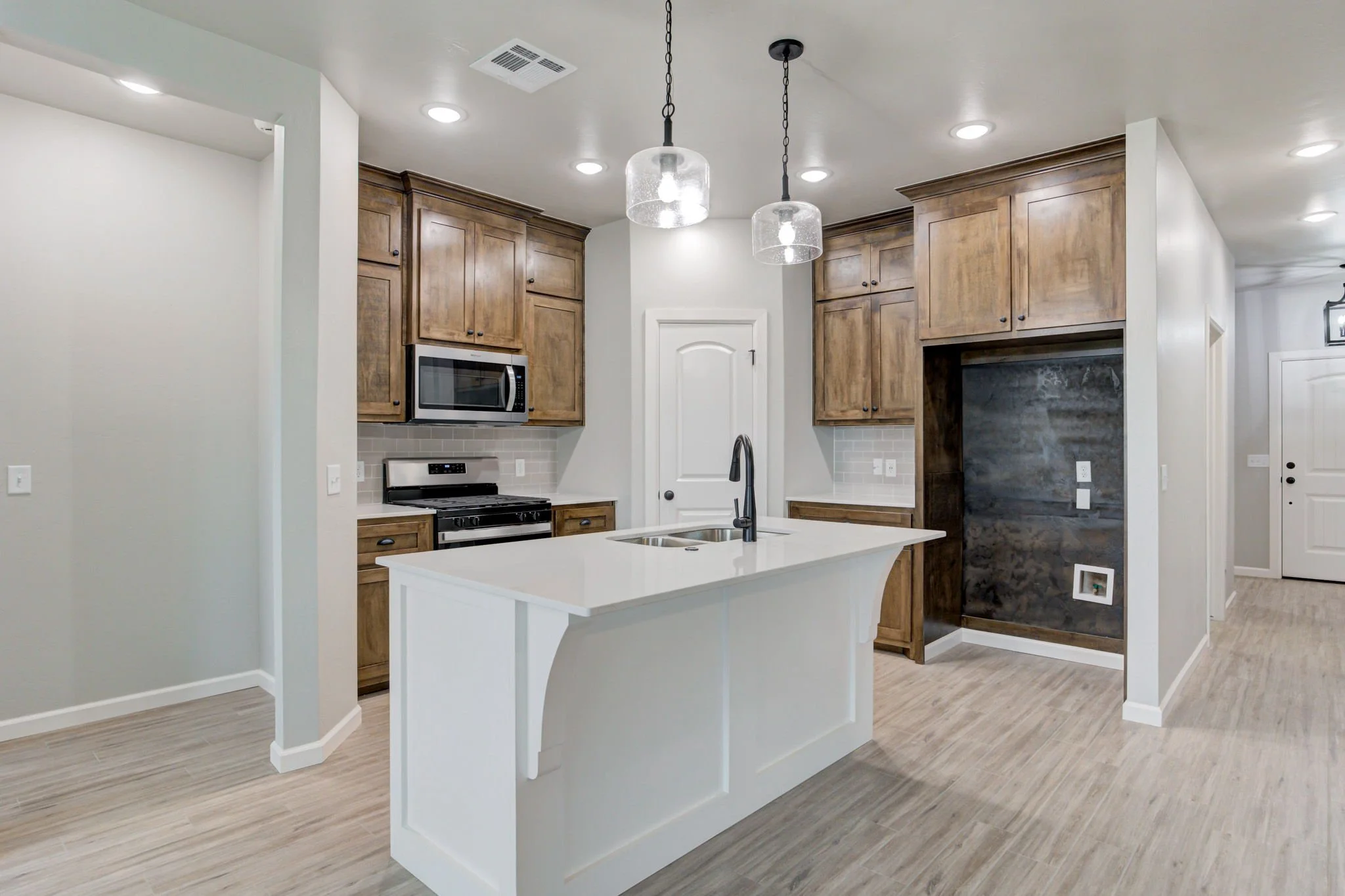 17-web-or-mls-560 hackberry ln-17.jpg