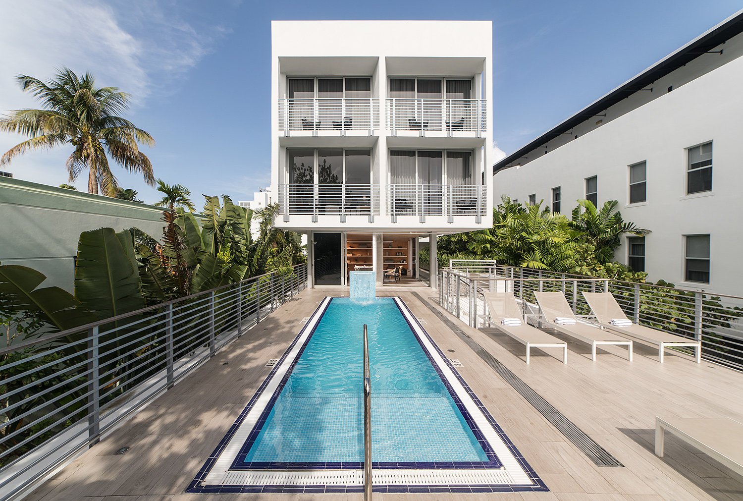 Spherical-Urbanica-Hotels-Meridian-South-Beach_pool_01.jpg