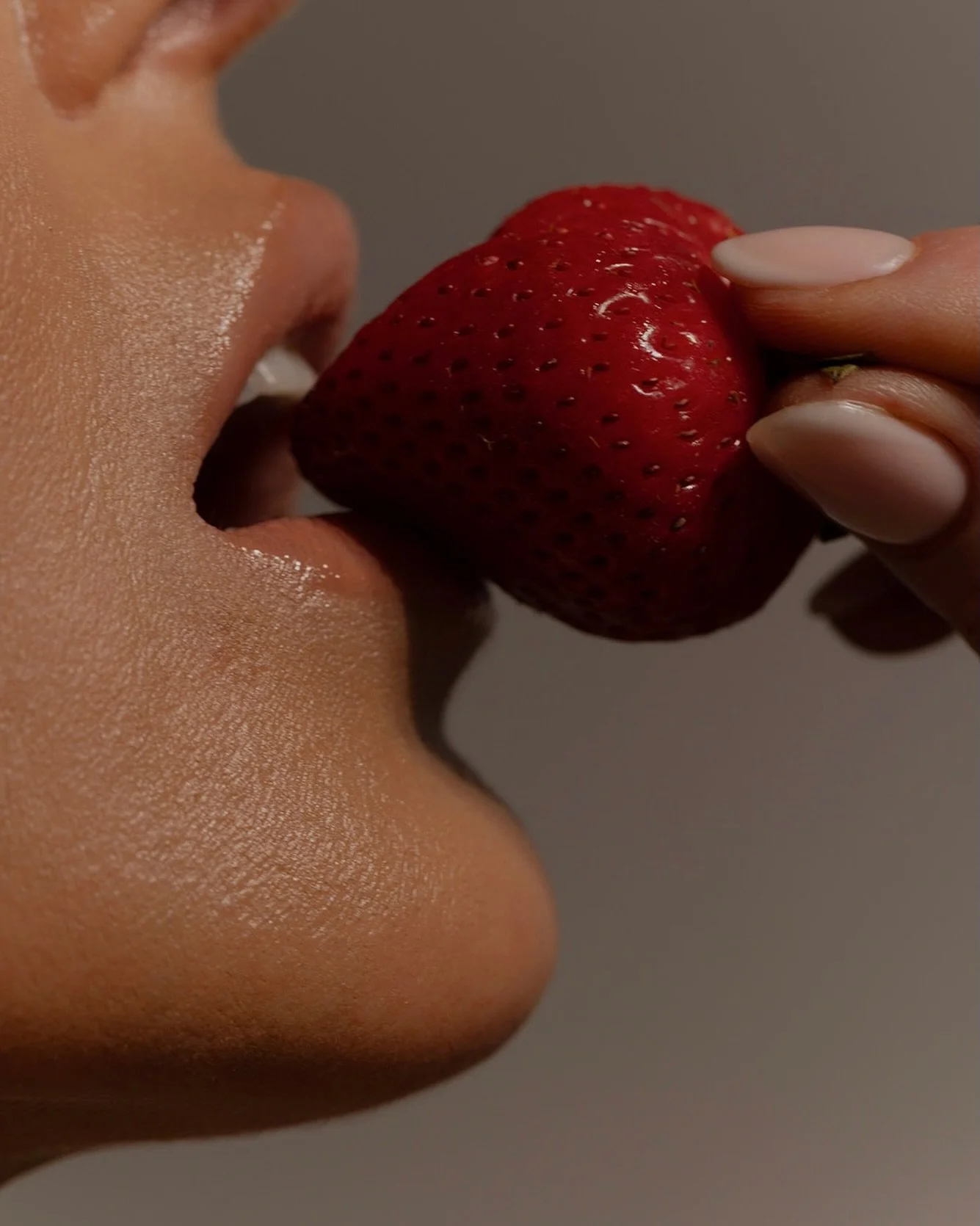 Love at first bite 🍓💋 Happy Valentine&rsquo;s Day 💌

#valentinesday #bemine #lipfiller #loversday