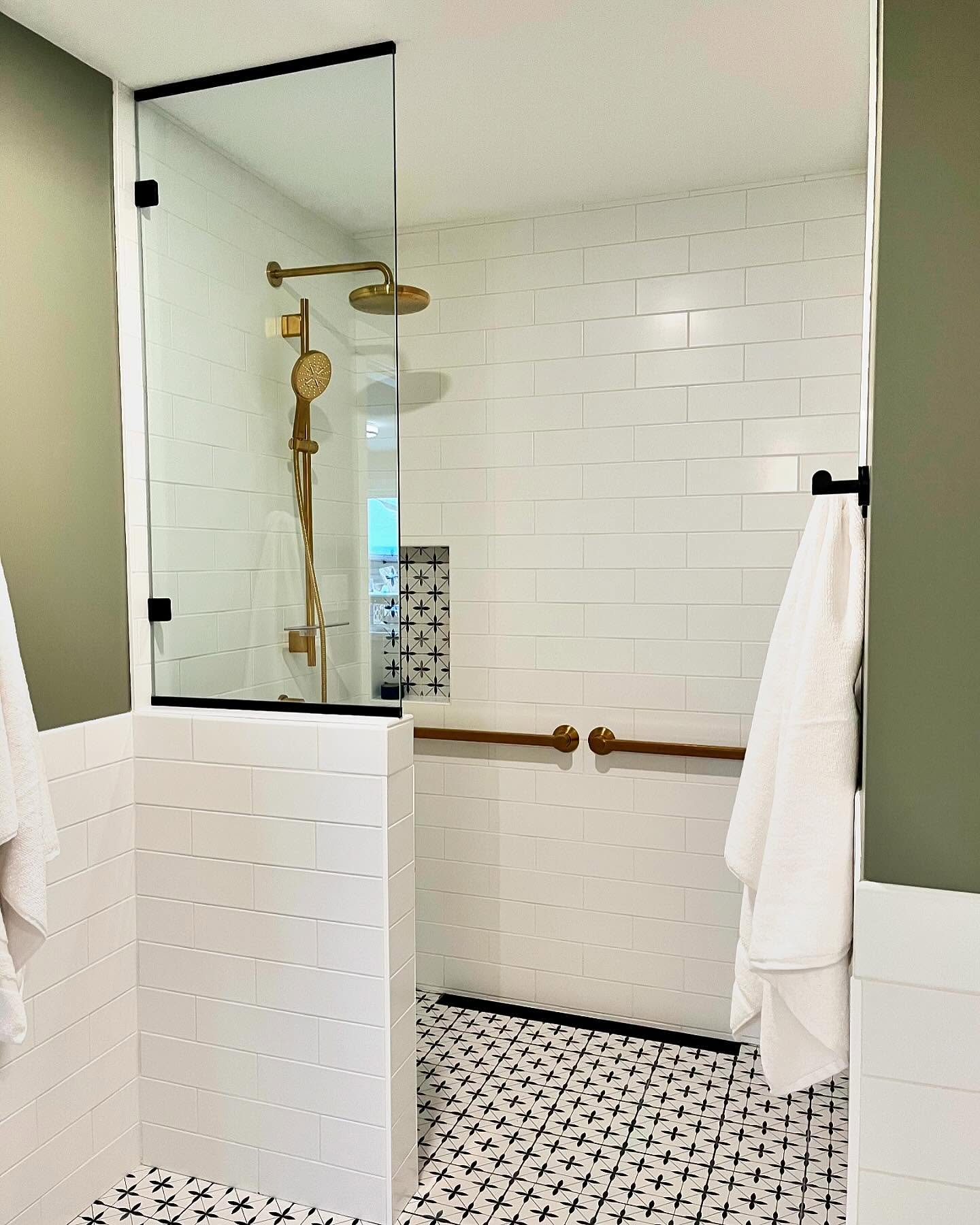 This primary ensuite bathroom was designed to meet the current needs of our client, and provision for any changing needs in the future.
 
The curb less base allows for easy of access. 
Linear drain located alongside the wall keeps the shower floor cl