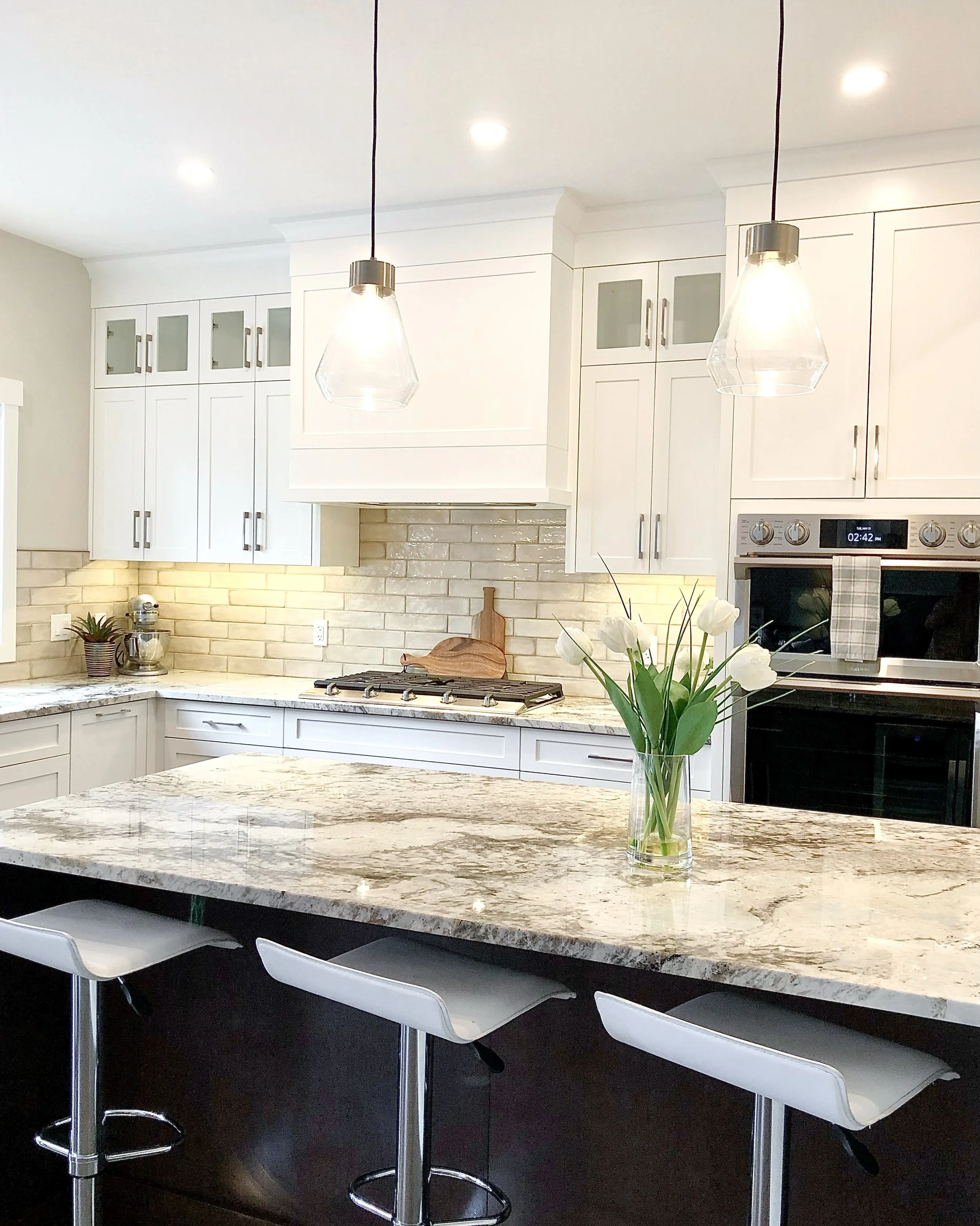 The best kitchens are the ones that make life easier! 

Double ovens for feeding a family, a large island that transitions from morning coffee to after school snacks, and plenty of storage to keep countertops clutter-free. 

Plus, a dedicated coffee 