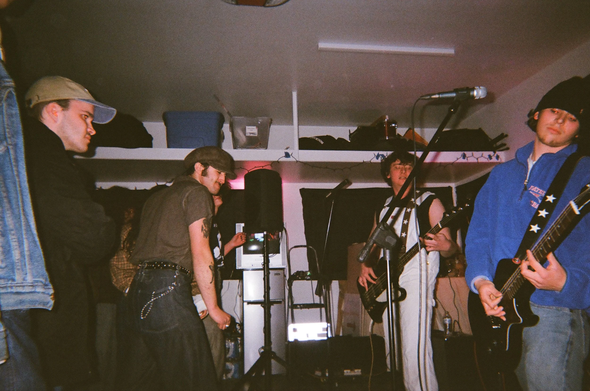 twothousands @ Pastor's: 04/12/25