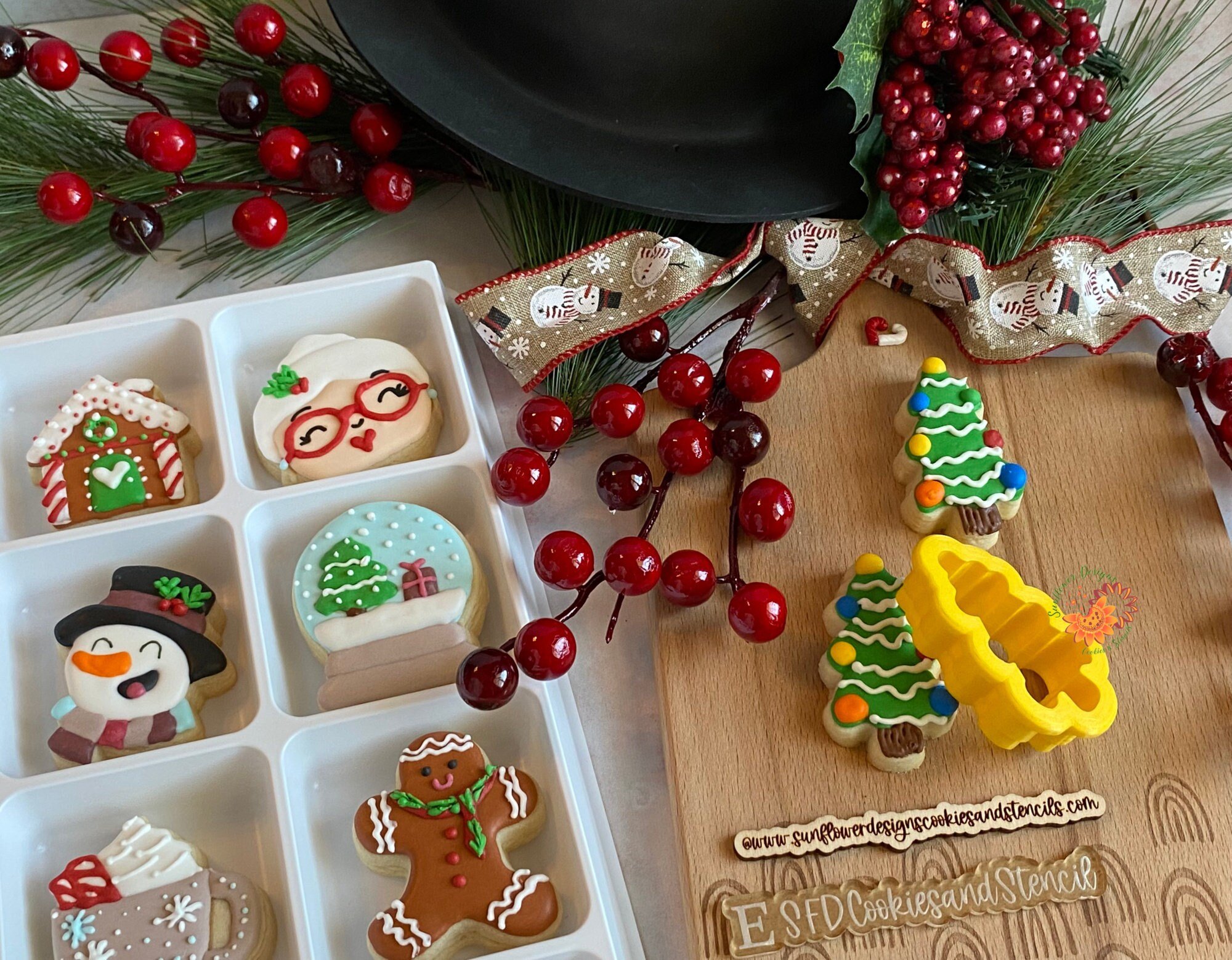 Christmas Tree with Lights Cookie Cutter