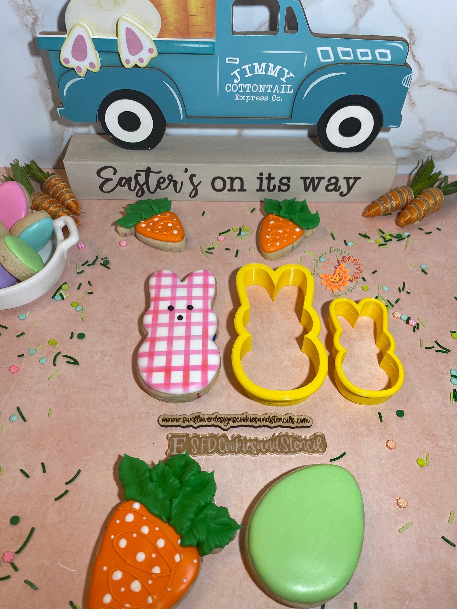"Peep" Cookie Cutter