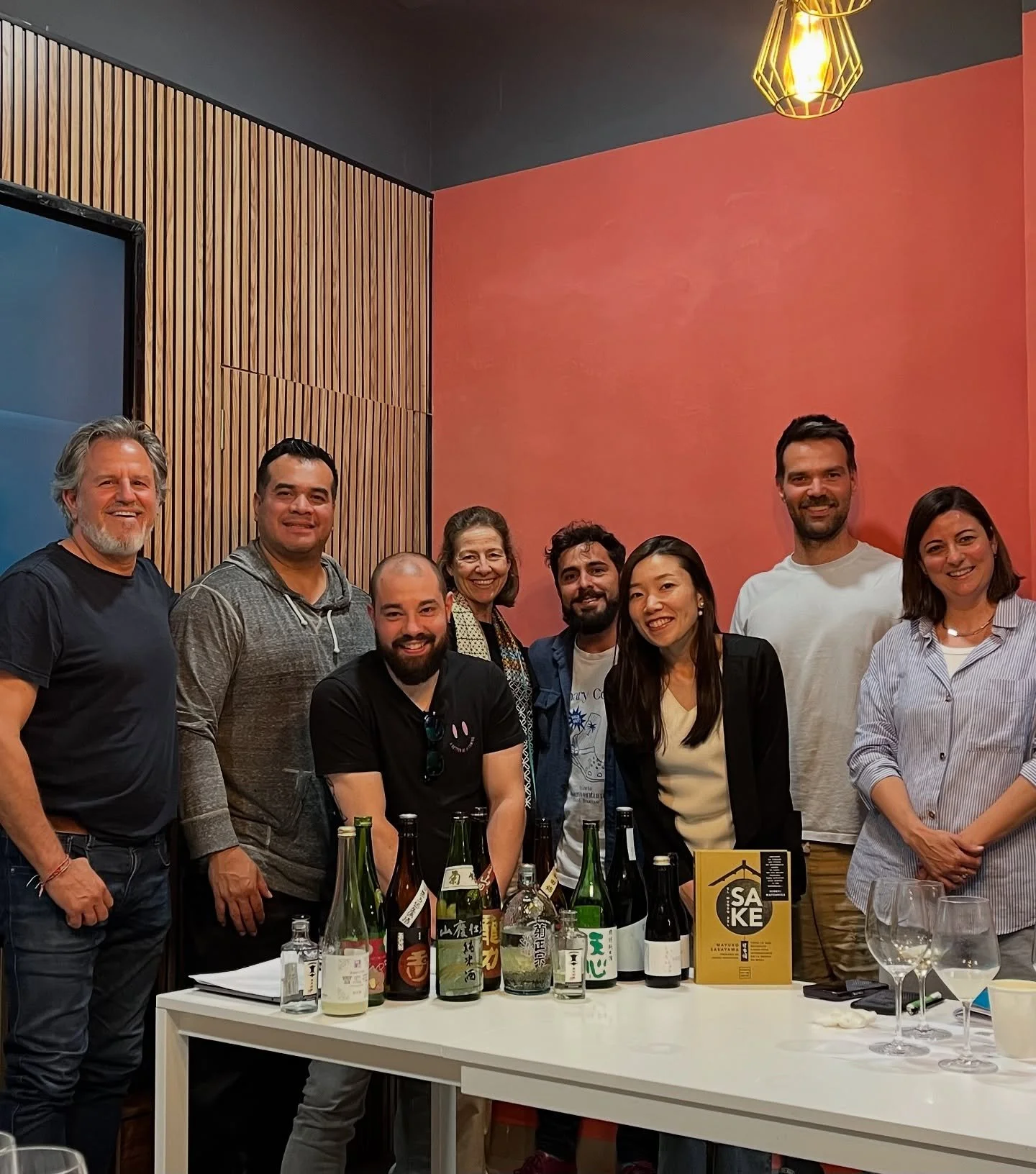 ¡Enhorabuena a todos los nuevos Sake Masters!
Ha sido un placer compartir estos días intensos de formación, catas y conversaciones con tanto nivel y pasión. Contamos con participantes de distintos perfiles y rincones de Es