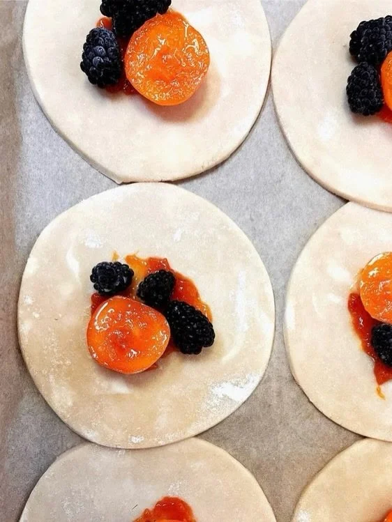 Hey good morning folks!

Looks like market should be a nice one today. Sun from the start of the day - always a treat in the bay area! 

We&rsquo;ve got a miso brown rice porridge for the baker&rsquo;s choice today. Also bringing along summer&rsquo;s