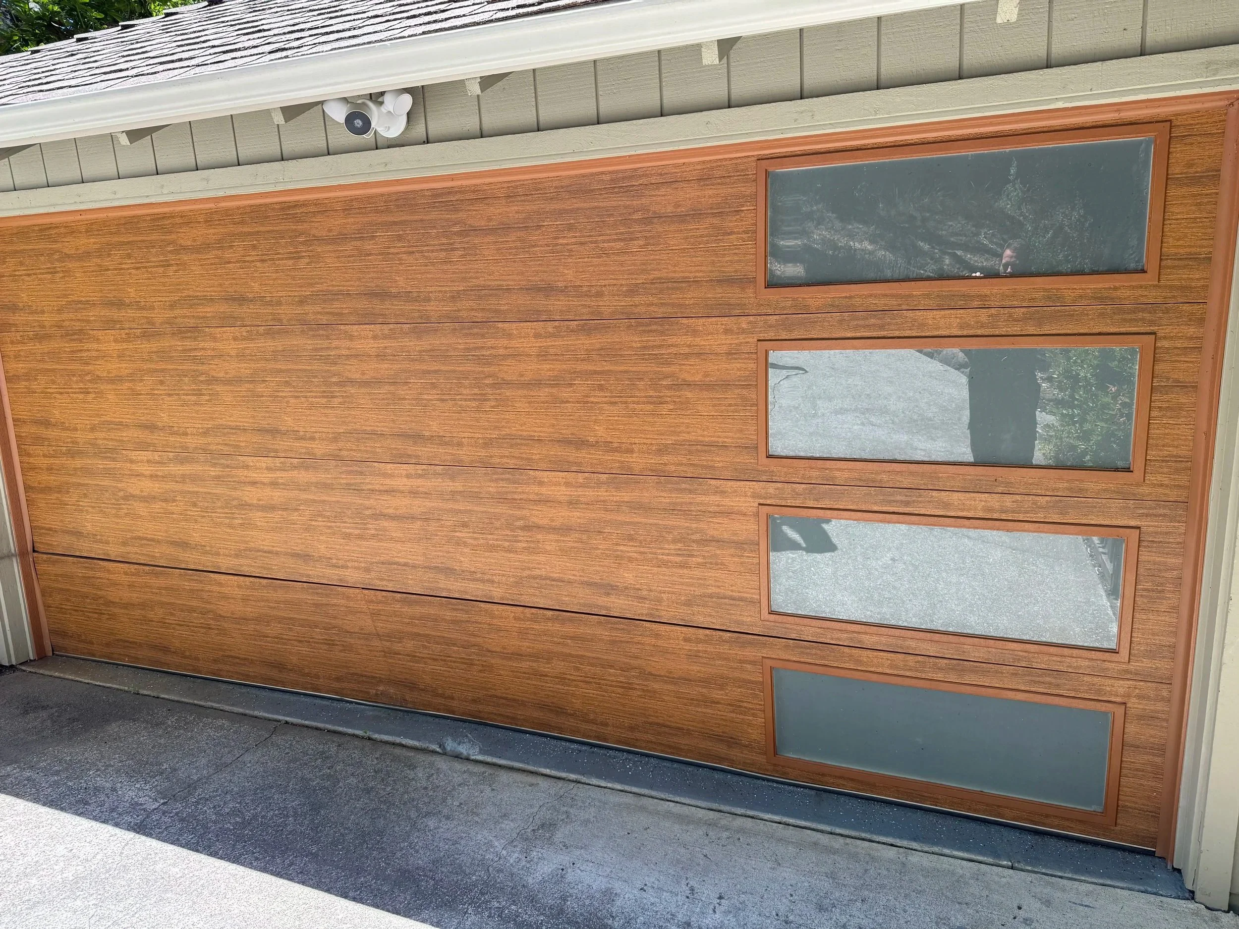Modern Steel flush panel in Ultra-grain® Classic Medium Finish
Plain long panel windows with obscured glass