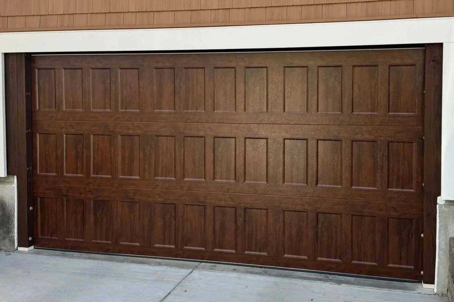 model: BD2NU
Bridgeport™ Steel - Premium Series with Intellicore in  Ultra-grain® Oak Walnut Finish