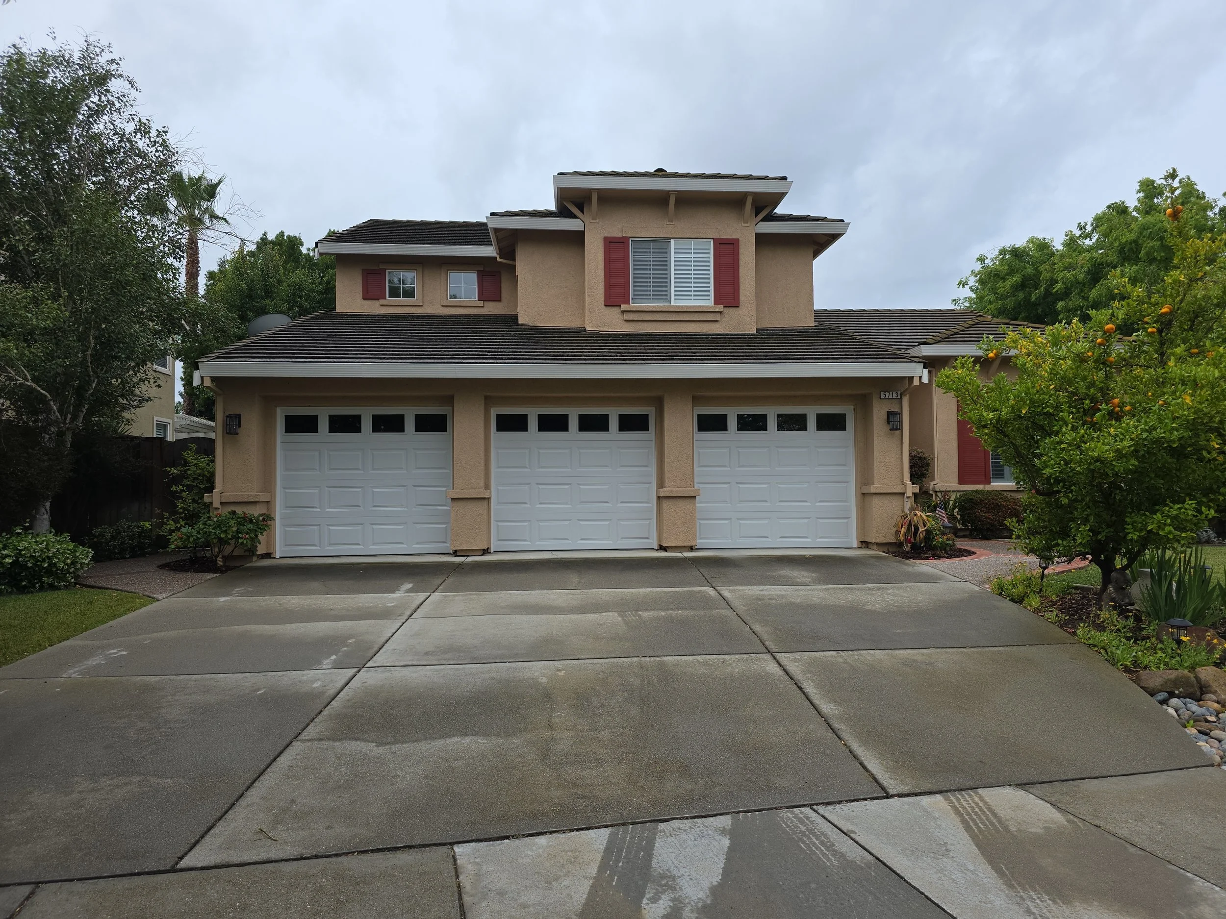 Clopay Classic Steel Door Installation. Short panel design with clear windows. 
