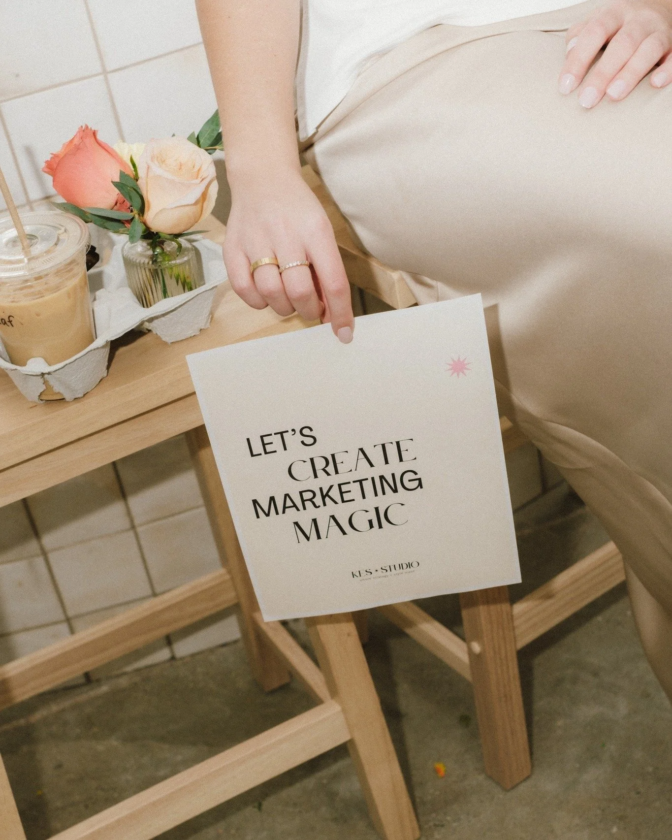 In case you needed a sign, this is it. ✨
📸 @neonheartphoto
☕ @neighborskc 
#kcmarketing