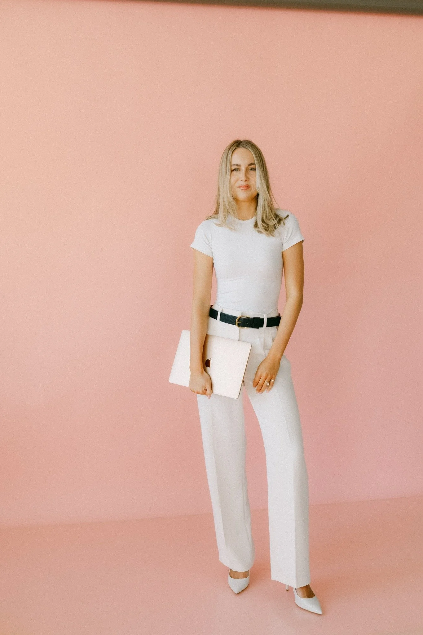 Happy Birthday to KES Marketing Director, Sydney Jones! 🍰💕 We are so lucky to get to experience your eye for aesthetics, marketing mindset, &amp; hardworking  energy on our team.