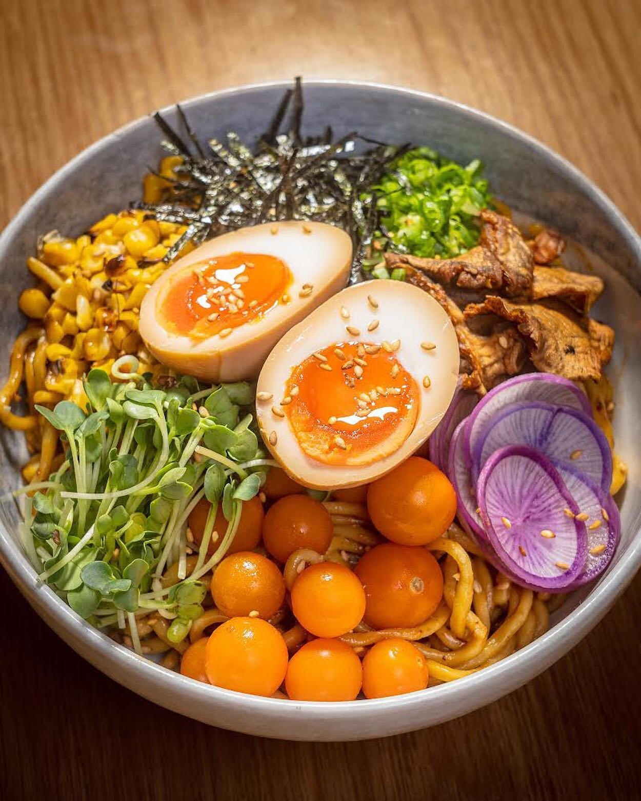 Nothing hits like some cold noodles during a heatwave ☀️ 

Our recent iteration of Hiyashi Chuka featuring our favorite @sunnoodles &amp; this summer&rsquo;s bounty 🌽 🍅 with the most perfect jammy 🥚 by @chaep_dan 

📸 @iraedelmandp 

.
.
.

#losan