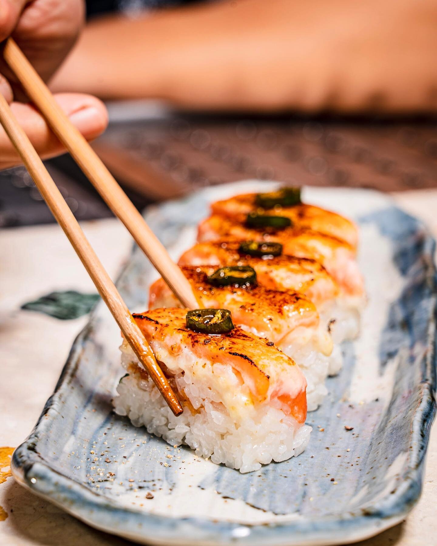 Aburi Salmon Oshizushi 🔥🍣 by our ⭐️ sushi crew @justinpvu @bkthekidd 

📸: @iraedelmandp 

.
.
.

#izakaya #losangeles #larestaurants #eater #eaterla #infatuation #infatuationla #foodbeast #timeoutla #lamagfood #latimes #latimesfood #buzzfeedfood #