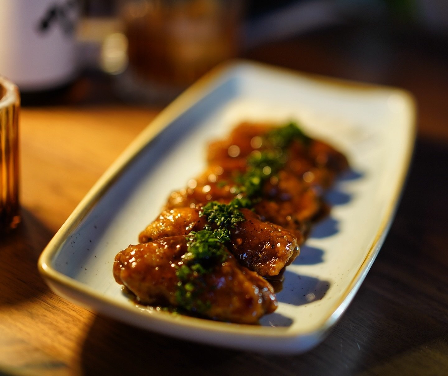 wednesdays are for wings 🐔 🪽 

all flats, always 

doors open 5:30PM book on Resy link in bio or walk in! 

📸 @myheezy 

.
.
.

#losangeles #larestaurants #izakaya #bar #sake #beer #cocktails #japanesefood #eater #eaterla #infatuation #infatuation