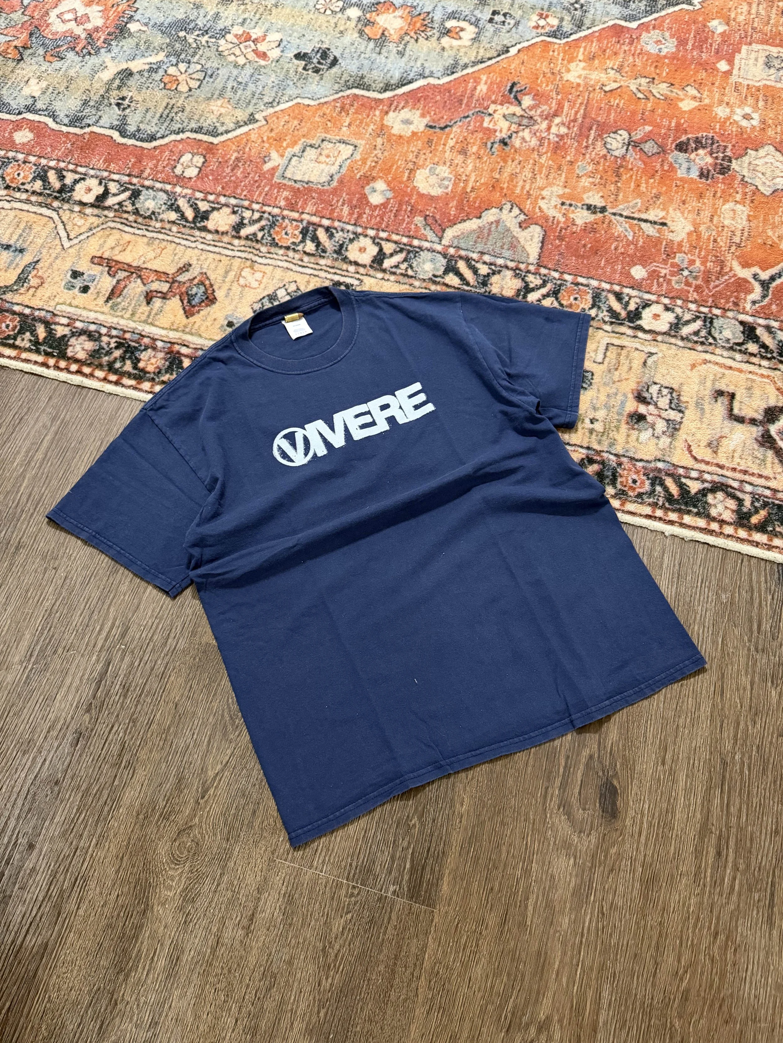 NAVY BLUE VIVERE SKATE LOGO GRAPHIC TEE