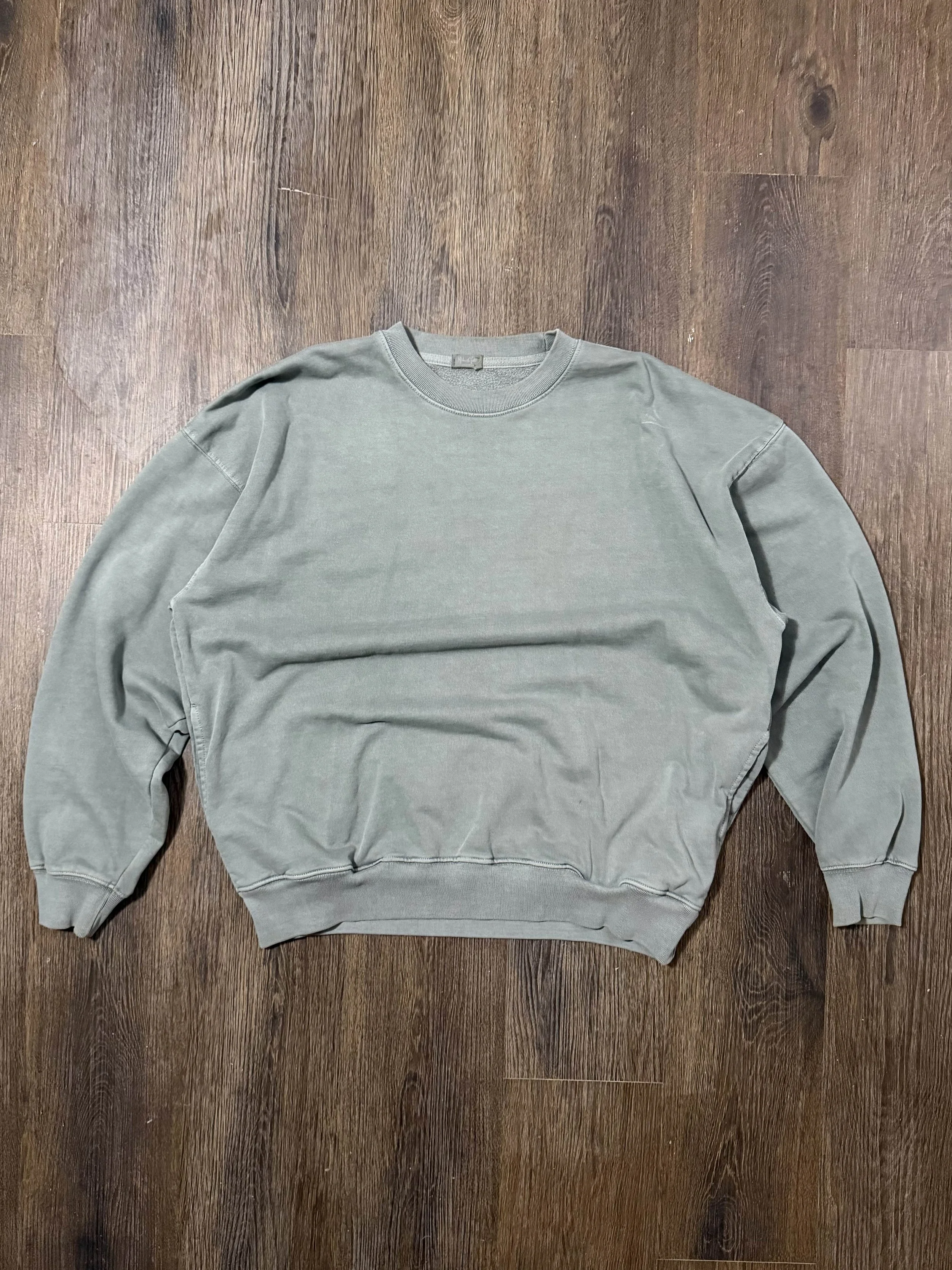 BRANDY MELVILLE/JOHN GALT SAGE GREEN CREWNECK SWEATER