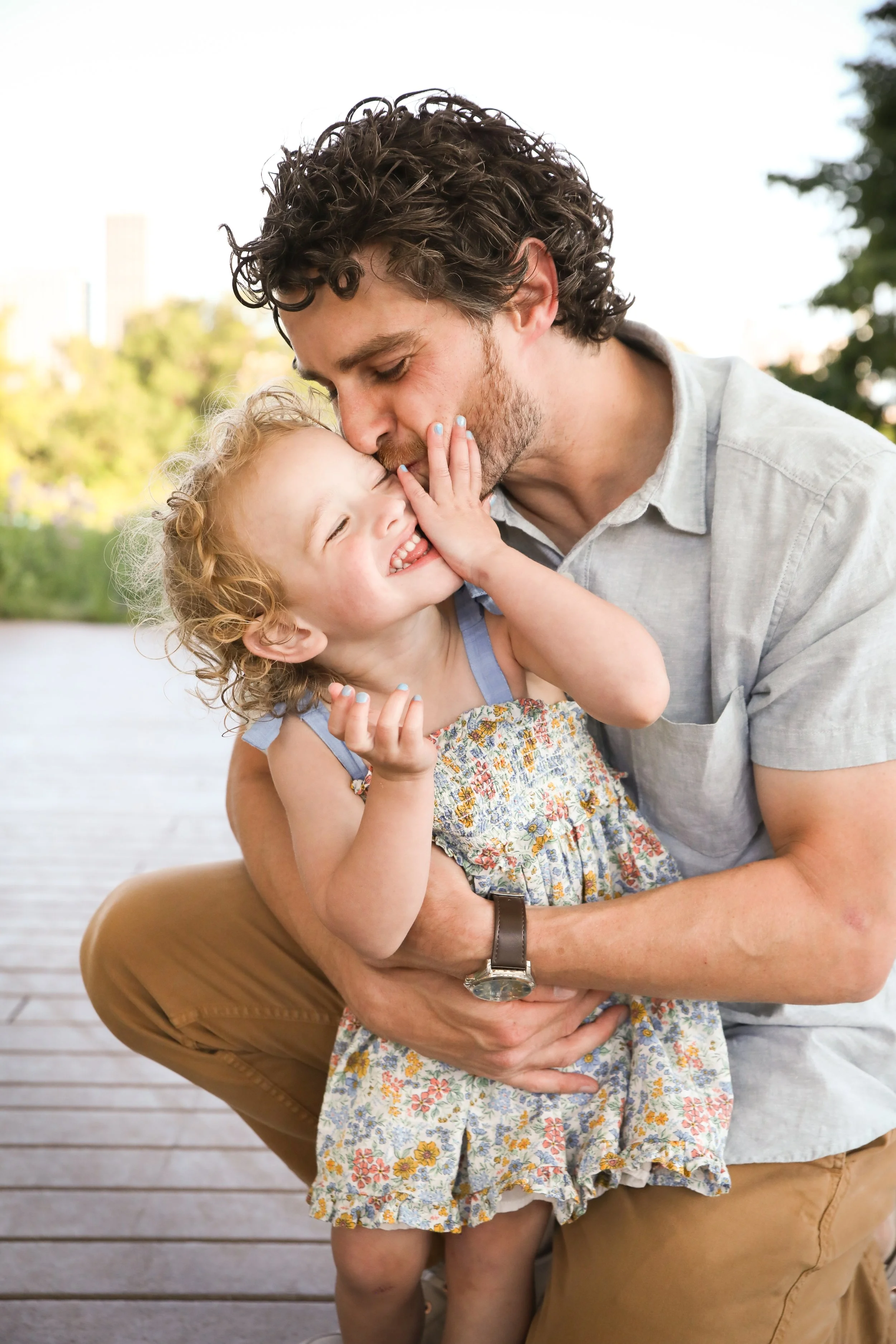 Father Daughter Poses Chicago Family Portrat at Lincoln Park Nature Boardwalk