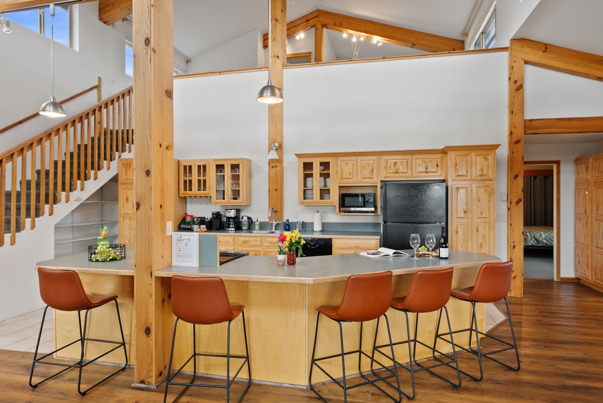 Image of the kitchen and eating bar at Six Mountain View in Sisters, Oregon