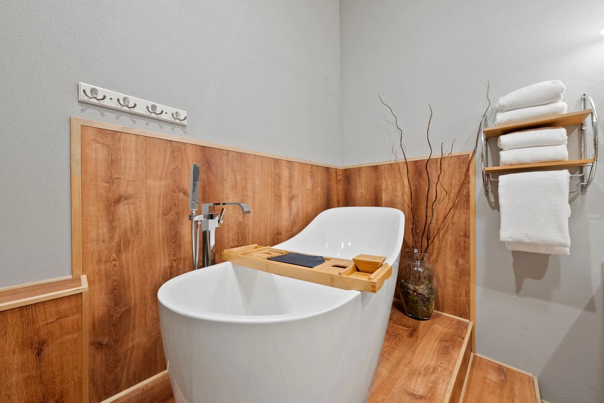 Soaking tub at Six Mountain View vacation rental