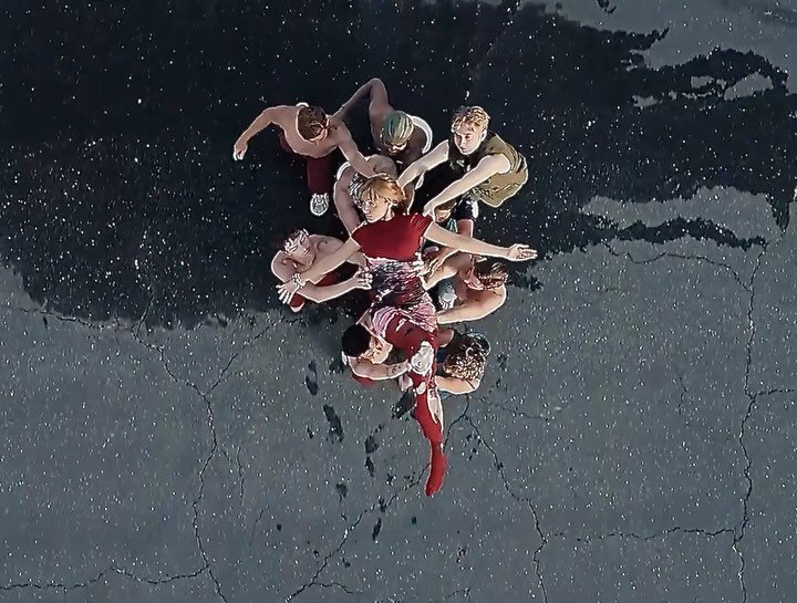 @pinkpantheress &ldquo;Stateside&rdquo; out now! 🛍️🌂

Director: @emmadrew 
Choreographer: @sadierwilking
Choreographer Assistant: @dan.santiago
Stylist: @jacquelinewlodp

thank you @dancehypha &amp; @hp.la !!!